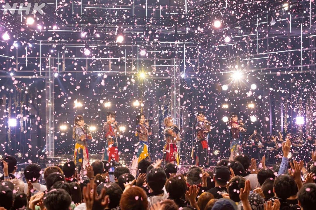 NHK「シブヤノオト」さんのインスタグラム写真 - (NHK「シブヤノオト」Instagram)「❤️🖤 #BiSH Bye-ByeリクエストShow🖤❤️  Live Photo📸⑤  🎤#Nothing~#beautifulさ~#Mylandscape 🎤#Mydistinction 🎤#ヒーローワナビー 🎤#二人なら 🎤#プロミスザスター 🎤#ByeByeShow  #BiSHバイバイ_Venue101 #Venue101」6月29日 22時00分 - nhk_venue101