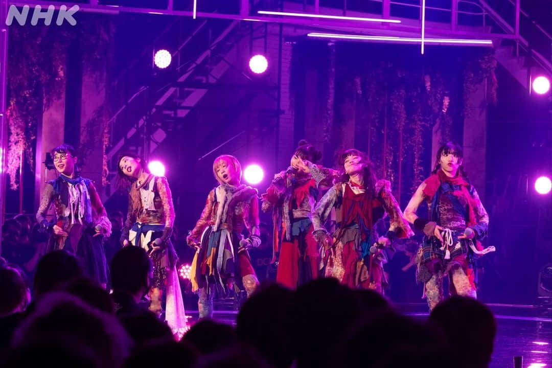 NHK「シブヤノオト」さんのインスタグラム写真 - (NHK「シブヤノオト」Instagram)「❤️🖤 #BiSH Bye-ByeリクエストShow🖤❤️  Live Photo📸⑤  🎤#Nothing~#beautifulさ~#Mylandscape 🎤#Mydistinction 🎤#ヒーローワナビー 🎤#二人なら 🎤#プロミスザスター 🎤#ByeByeShow  #BiSHバイバイ_Venue101 #Venue101」6月29日 22時00分 - nhk_venue101
