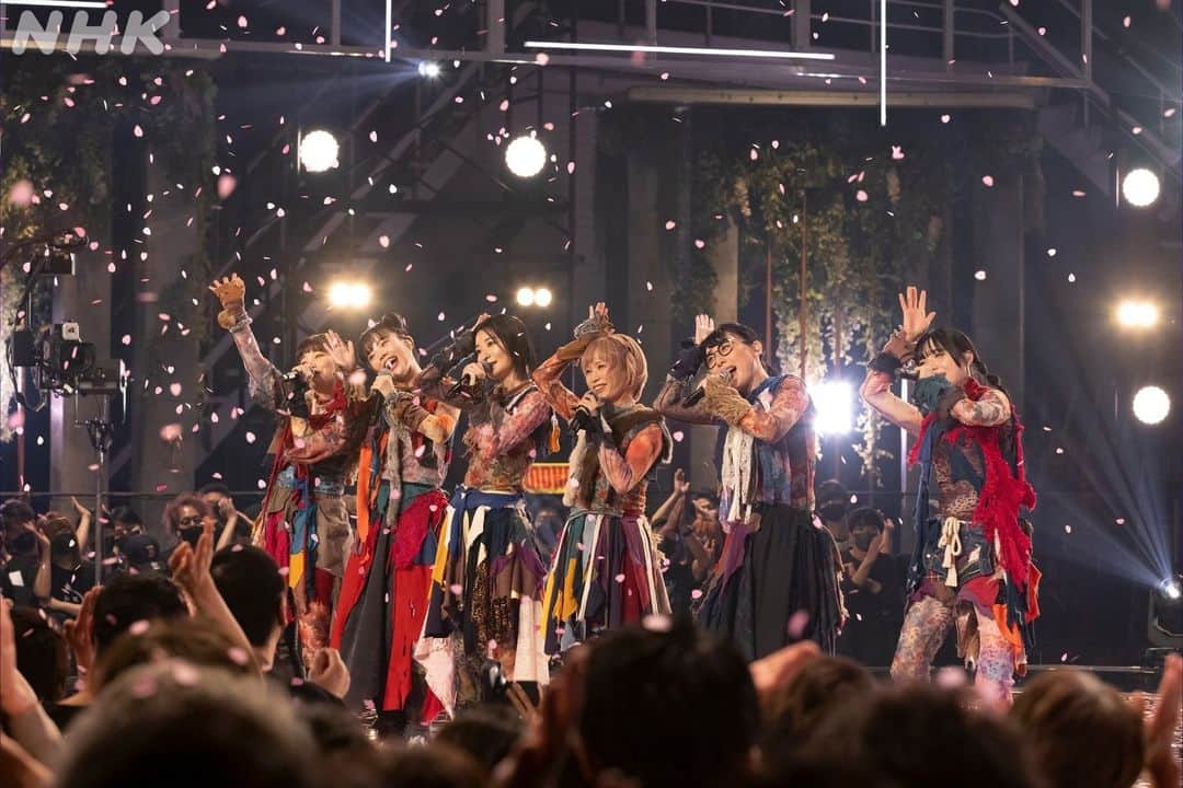 NHK「シブヤノオト」さんのインスタグラム写真 - (NHK「シブヤノオト」Instagram)「❤️🖤 #BiSH Bye-ByeリクエストShow🖤❤️  Live Photo📸⑤  🎤#Nothing~#beautifulさ~#Mylandscape 🎤#Mydistinction 🎤#ヒーローワナビー 🎤#二人なら 🎤#プロミスザスター 🎤#ByeByeShow  #BiSHバイバイ_Venue101 #Venue101」6月29日 22時00分 - nhk_venue101