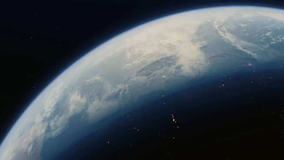 ロイヤル・ファミリーのインスタグラム：「🌎 50 years of speaking up for the planet.  🎥 This powerful film has been released by @retv_smi on the day that The King witnessed a ‘Climate Clock’ begin counting down the 6 years which remain to act to limit global warming to 1.5 degrees during his visit to the Climate Innovation Forum at the Guildhall in London.   The speeches in the video - which were first made by The King when Prince of Wales - are read by well-known names including actors @IdrisElba, @GlennClose, Olivia Colman and @WoodyHarrelson, as well as environmentalists including BBC gardening presenter @theblackgardener, YouTube environmental campaigner @JackHarries, and climate activist @GreenGirlLeah.」