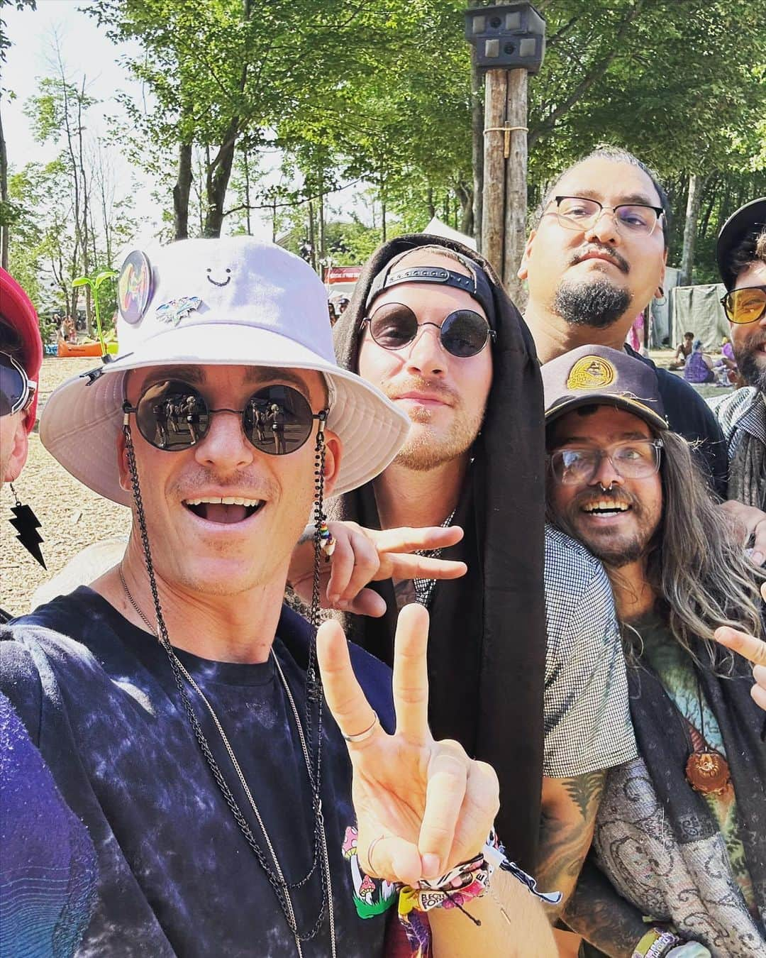 ガブ・バーハムさんのインスタグラム写真 - (ガブ・バーハムInstagram)「Another year another amazing time getting lost in the forest. Until next time 🌳🤘🏻✌🏻✨」6月29日 3時56分 - gabebarham