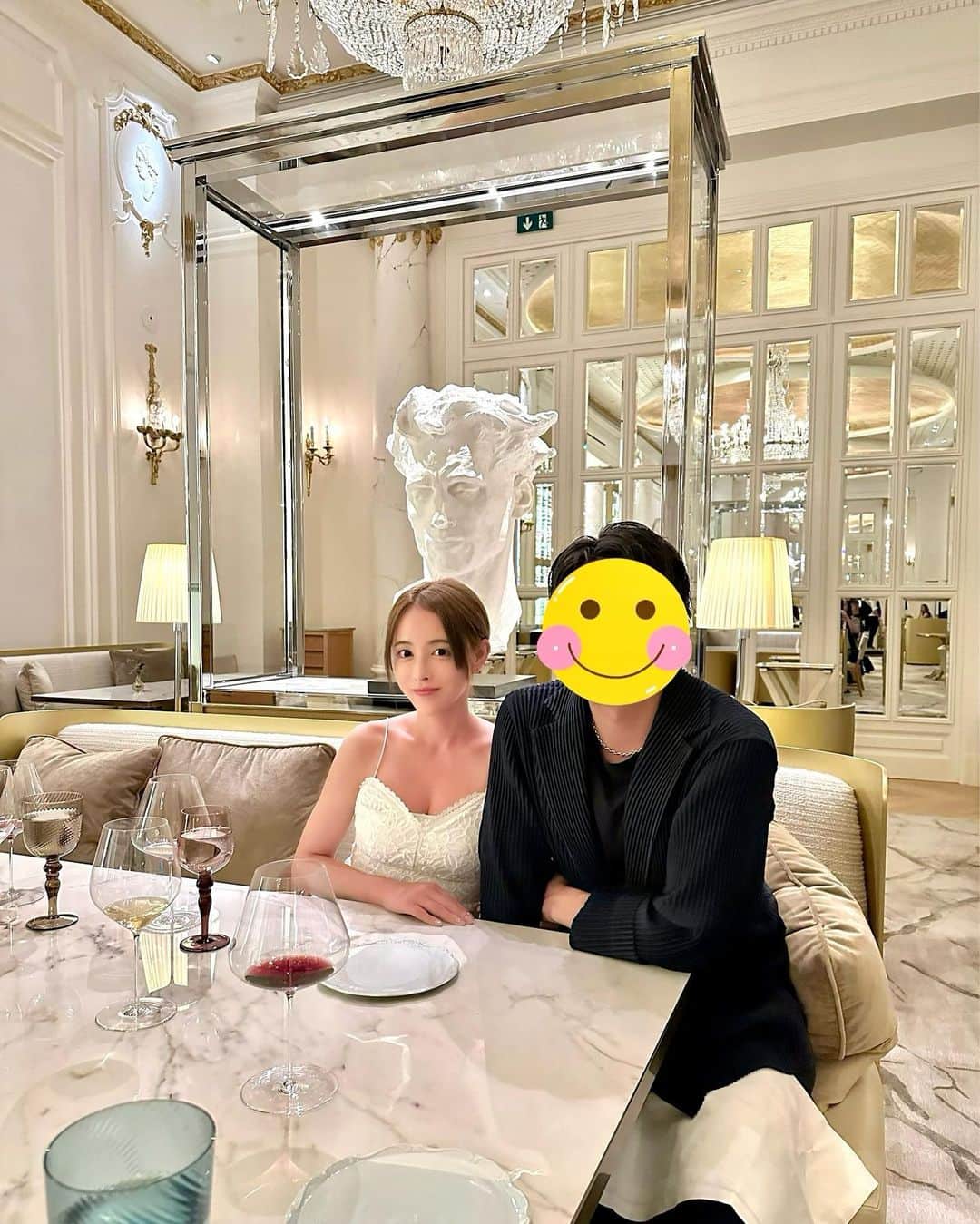 ririのインスタグラム：「𝓓𝓔𝓔𝓢𝓢𝓐.🦋  Mandarinの中にあるフレンチ✨ 素晴らしく美味しかったです😃💫  お腹はちきれるくらい食べたよ🐷 思い出がたくさん増えてる🥹💓  #スペイン #夫婦」