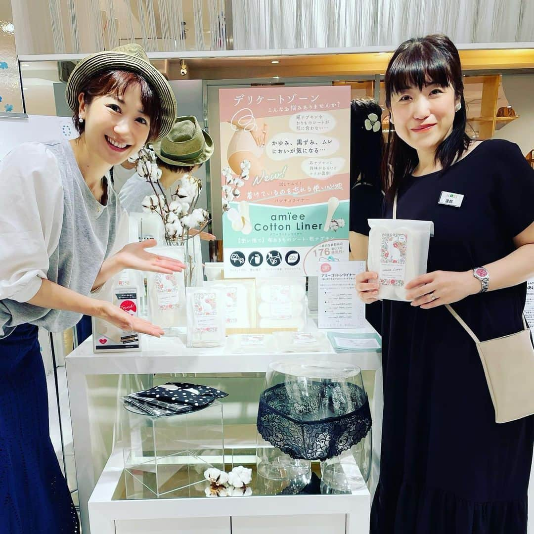 中山裕子のインスタグラム：「友人をポップアップに誘ってくださったのが こちらのアミさんです😍  https://amiee.jp/liner/  アミーコットンライナーは 布製のおりものシート・ナプキン！ 災害時に寄付にも とても喜ばれたそうです！！  下着が洗えなかったり、お風呂に入れなかったりすると どうしても衛生面の悩みが出ますが コットン100で通気性も抜群🙌 こういう選択肢があるんだ！って事を 知ってると知らないとでは 生きる快適さも変わってくるだろうなと思います😌  もちろん日頃、不快感のある方も 試してみてほしいです👍  #アミー #amiee #布ナプキン #使い捨て #地球にやさしい暮らし」