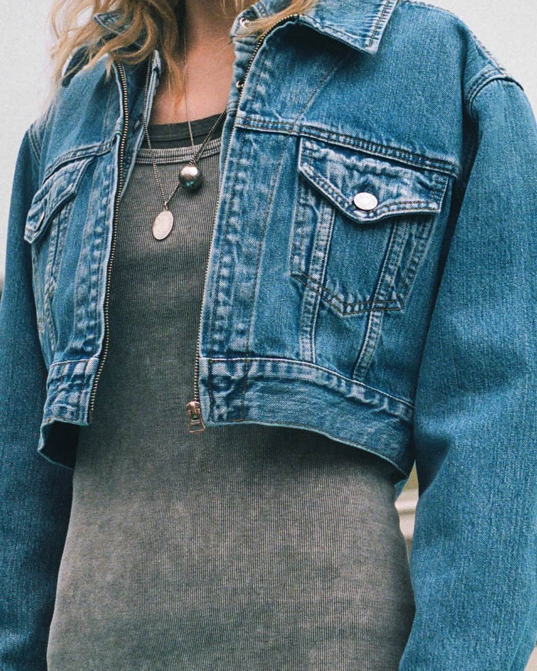 RE/DONEのインスタグラム：「This is a RE/DONE denim jacket #glit⠀⠀⠀⠀⠀⠀⠀⠀⠀ ⠀⠀⠀⠀⠀⠀⠀⠀⠀ Talent: @boy.ewald ​​​​​​​​⠀⠀⠀⠀⠀⠀⠀⠀⠀ Photographer: @Chaumont_Zaerpour​​​​​​​​⠀⠀⠀⠀⠀⠀⠀⠀⠀ Creative Agency: @ljbtnstudio​​​​​​​​​​​​​​​​​​​​​​​​⠀⠀⠀⠀⠀⠀⠀⠀⠀ Stylist: @lolitajacobs​​​​​​​​​​​​​​​​​​​​​​​​⠀⠀⠀⠀⠀⠀⠀⠀⠀ Makeup: @_celinemartin_​​​​​​​​​​​​​​​​​​​​​​​​⠀⠀⠀⠀⠀⠀⠀⠀⠀ Hair stylist: @josephpujalte​​​​​​​​⠀⠀⠀⠀⠀⠀⠀⠀⠀ Set designer: @medeirosrafael ⠀⠀​​​​​​​​⠀⠀⠀⠀⠀⠀⠀⠀⠀ Production: @arthuretphilippine」
