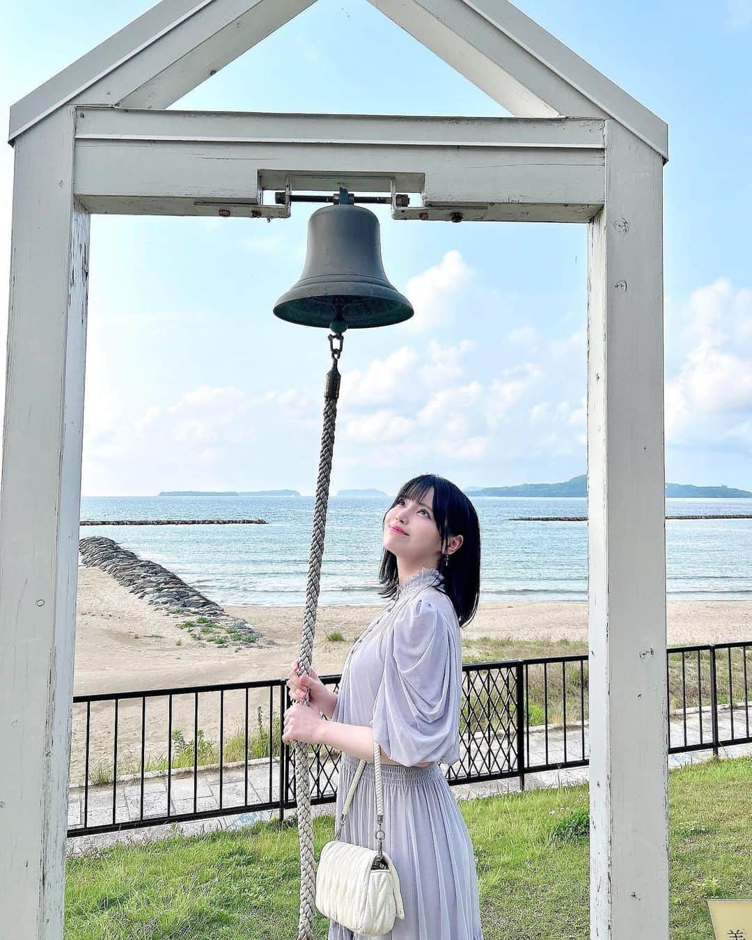 岩田陽菜のインスタグラム：「NGT48の中井りかさんがMCを務める、「ふわり愛」に出演します！🩵  リゾートホテル美萩に宿泊しました✨️ 外の景色が海で鐘もあったりとっても素敵なホテルでした🐬  7/3から7局ネットで順次放送されますので是非チェックして見てください👀」