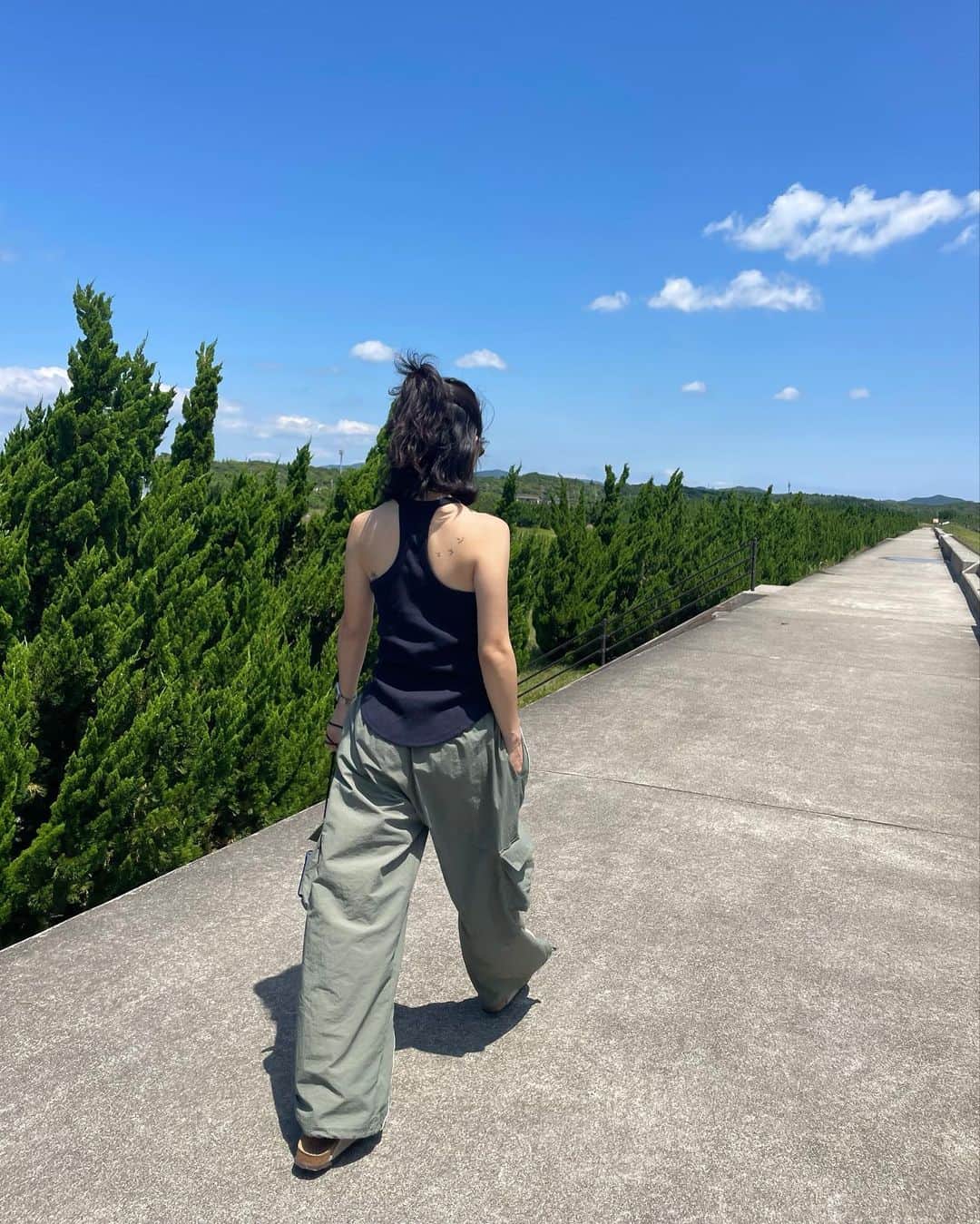 yuikoさんのインスタグラム写真 - (yuikoInstagram)「天国みたいな場所🕊 お気に入りのタンクpat in halterneck tops @suwdee_official  肩周りのカットにこだわって華奢みせが叶う1枚 パット入りで夏最高なやつ🎐 #suwdee #suwdeesnap」6月28日 19時58分 - _yuiko__