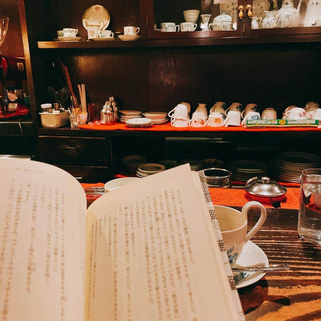 のインスタグラム：「.  最近、ゆっくり読めてなかった📚 またちゃんと本読む時間つくろう🧐」