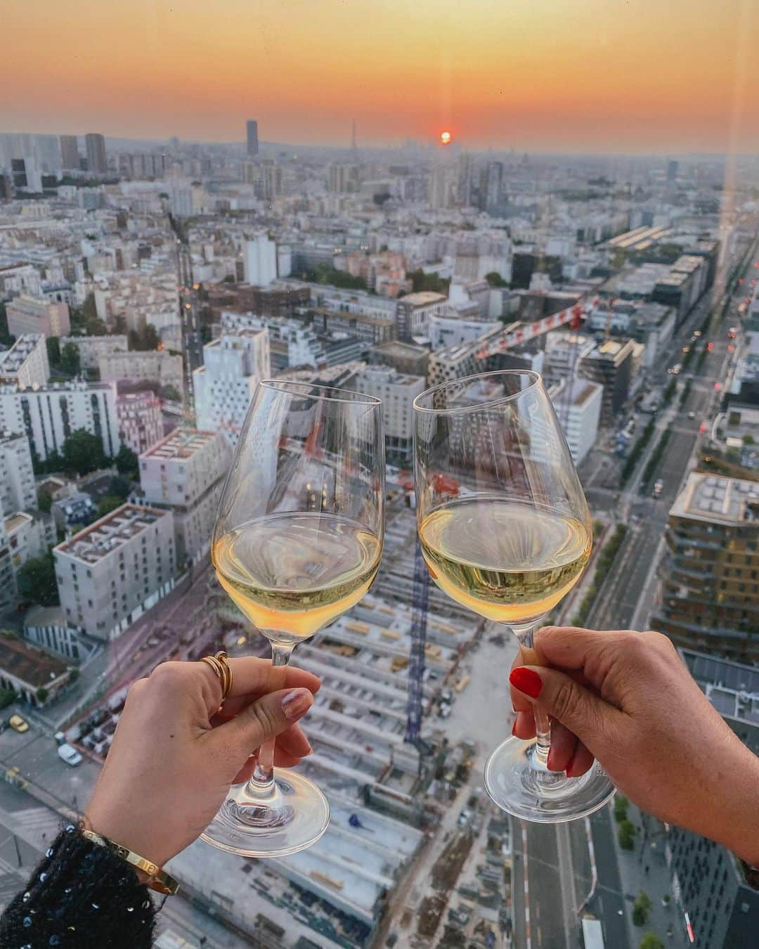 バーボラ・コディトヴァさんのインスタグラム写真 - (バーボラ・コディトヴァInstagram)「One little recap of my birthday stay at @toohotelparis 💖 PS: save this rooftop for your next Paris visit! 🇫🇷」6月28日 20時00分 - fashioninmysoul