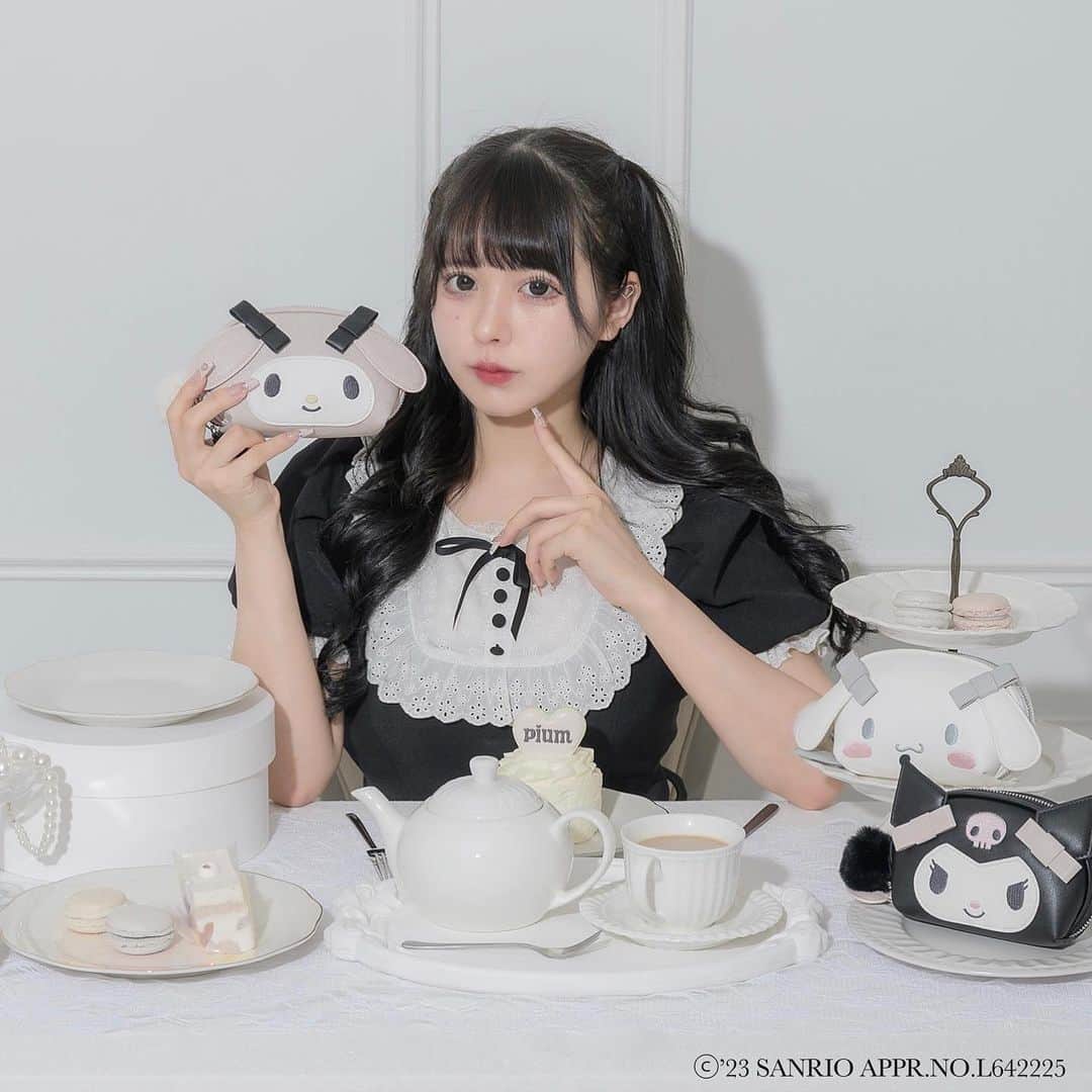 兎凪さやかのインスタグラム：「ブランド始める時から一つの目標にしていたpiumとサンリオキャラクターズとのコラボが決定しました😢❤︎❤︎ めちゃくちゃ可愛いアイテムが完成したのでたくさんの人にゲットしてもらいたいな...🥹❤︎ これからもたくさんの可愛いを届けられるように頑張るのでpiumさんをよろしくお願いします❤︎  #pium  #サンリオ」