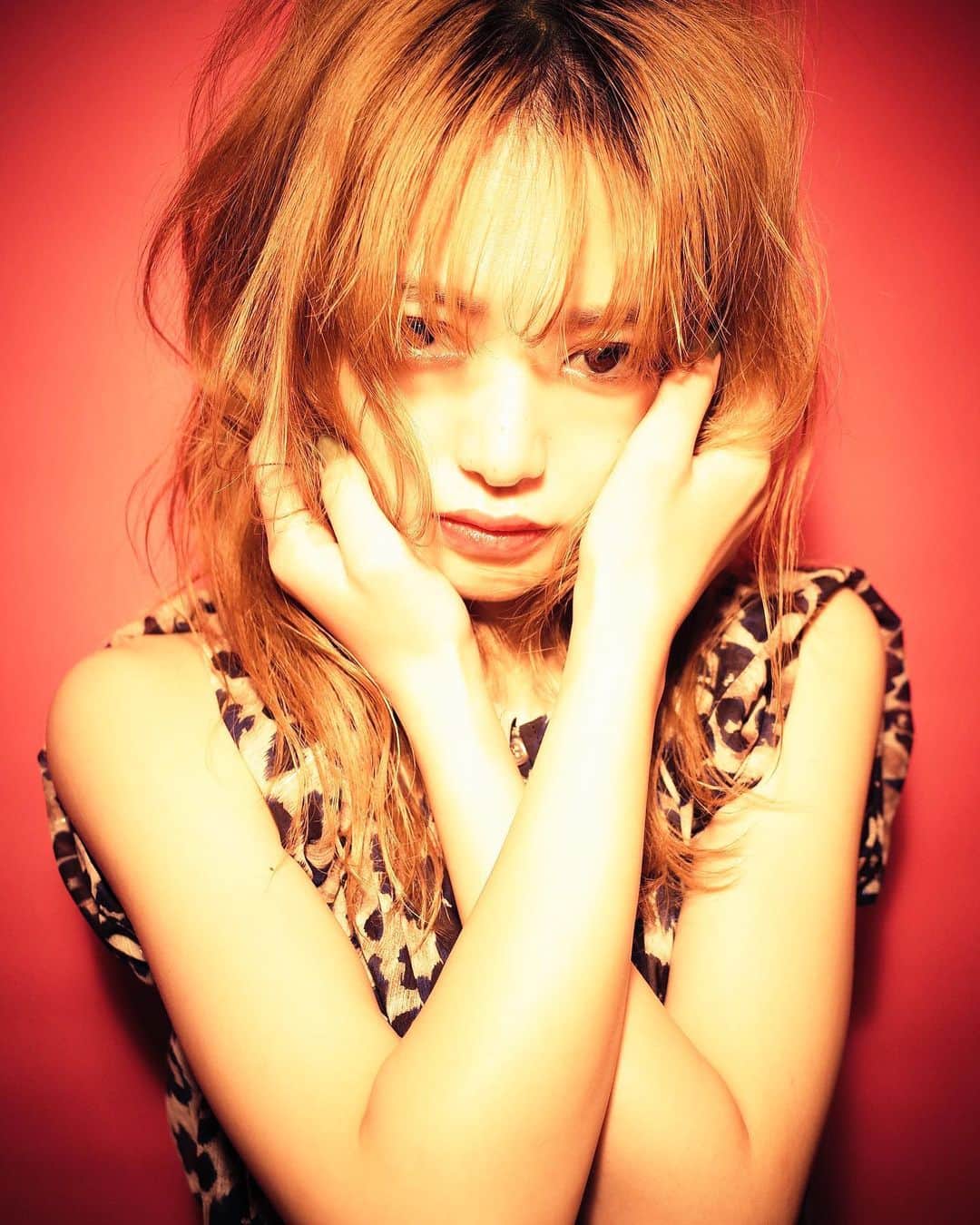 mihoro*のインスタグラム：「見納め2  1. ゆうやさんの素敵な写真 2. コドモノママデMV撮影時の頑張ってる2人を見て泣いちゃった時 3. 証MV撮影時の伝説のお菓子 豆乳ちょぼちょぼ 4. 東京散歩vol.11 5. 陶芸教室動画ver. 6. ギャルディズニー 7. Utilityの素敵なお洋服 8. カープ負けた日 9. 知らんけどMV撮影時のふて猫 10. 秋っぽいけど春」