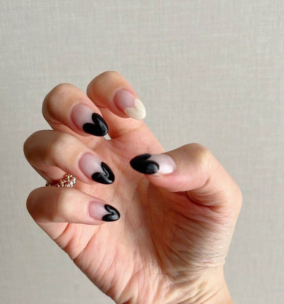 *✭ᏋണᎥ✭*さんのインスタグラム写真 - (*✭ᏋണᎥ✭*Instagram)「new nail☺︎ ㅤㅤㅤㅤㅤㅤㅤㅤ @reeechan419 リーちゃんのネイルが とっても可愛くて、お揃いにさせて貰いました♥️ ㅤㅤㅤㅤㅤㅤㅤㅤㅤㅤㅤㅤㅤㅤㅤㅤㅤㅤㅤㅤㅤㅤㅤㅤ 可愛過ぎてお気に入り🥰  #nail#nailart #nails #newnails #ネイル#ネイルデザイン #シンプルネイル #ジェルネイル #ハートネイル#ヴァンクリーフ #ヴァンクリ#アルハンブラ」6月28日 20時03分 - emiliopucci__