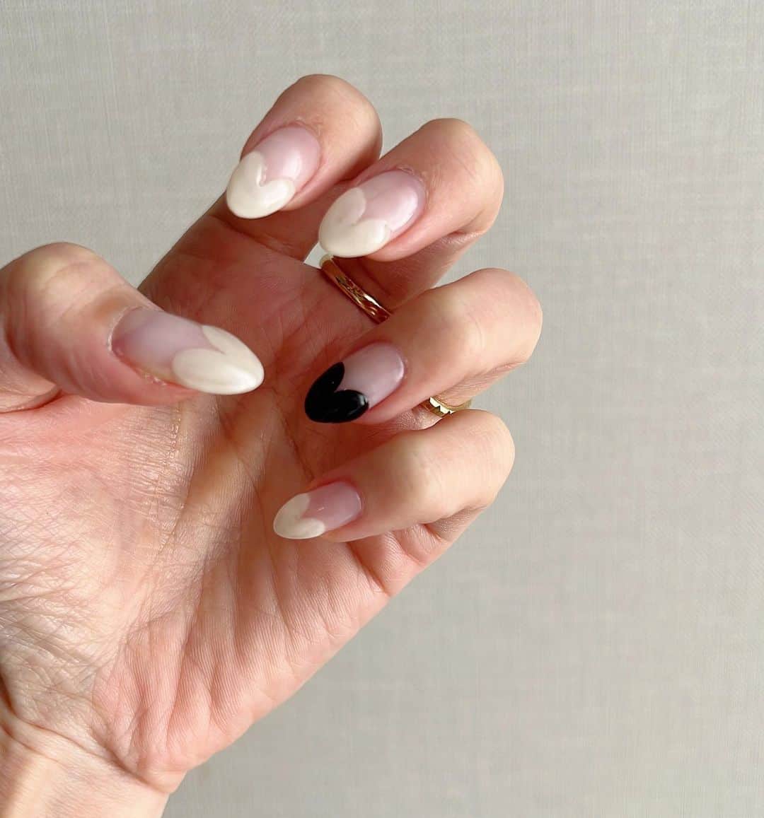 *✭ᏋണᎥ✭*さんのインスタグラム写真 - (*✭ᏋണᎥ✭*Instagram)「new nail☺︎ ㅤㅤㅤㅤㅤㅤㅤㅤ @reeechan419 リーちゃんのネイルが とっても可愛くて、お揃いにさせて貰いました♥️ ㅤㅤㅤㅤㅤㅤㅤㅤㅤㅤㅤㅤㅤㅤㅤㅤㅤㅤㅤㅤㅤㅤㅤㅤ 可愛過ぎてお気に入り🥰  #nail#nailart #nails #newnails #ネイル#ネイルデザイン #シンプルネイル #ジェルネイル #ハートネイル#ヴァンクリーフ #ヴァンクリ#アルハンブラ」6月28日 20時03分 - emiliopucci__