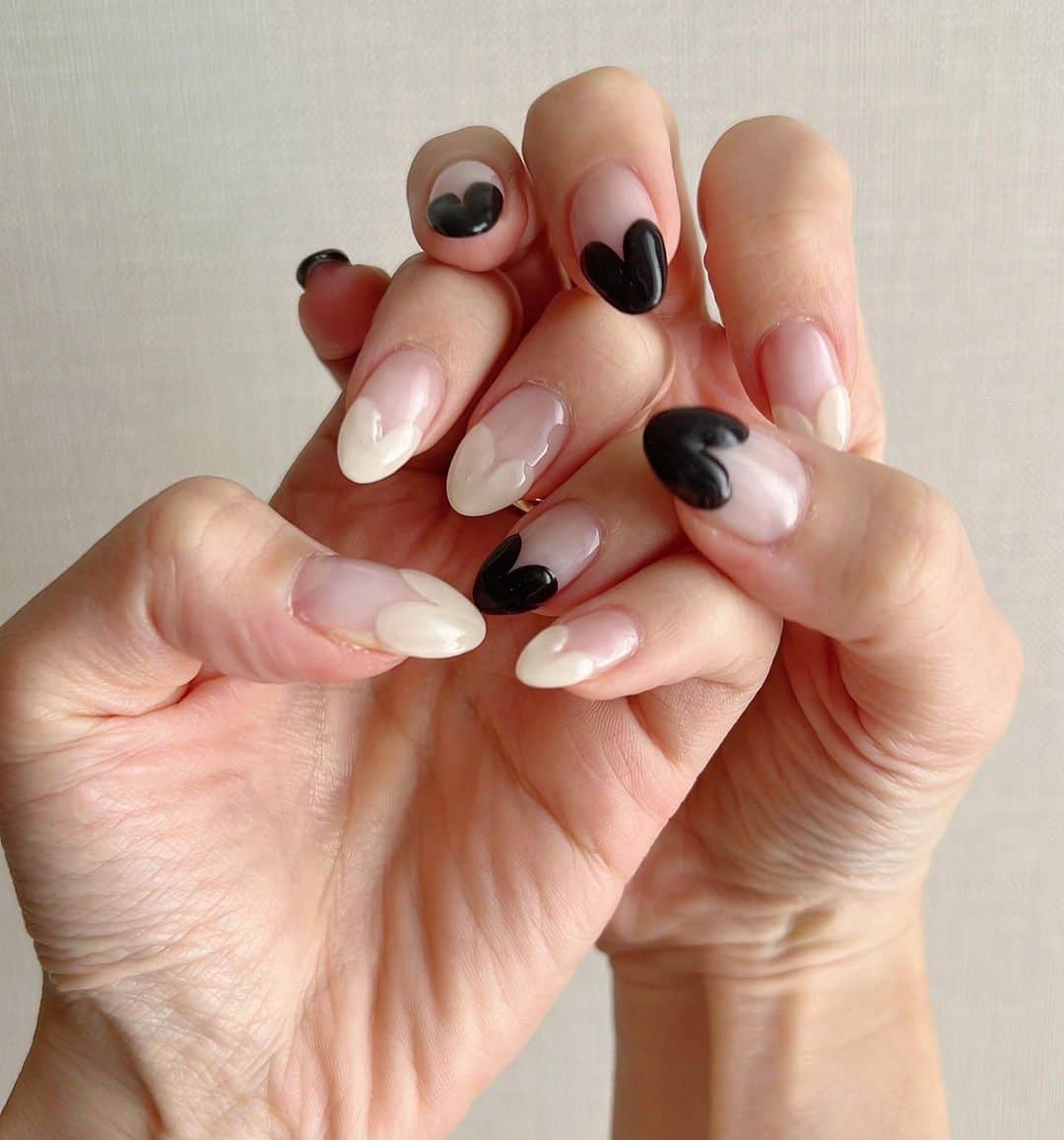 *✭ᏋണᎥ✭*さんのインスタグラム写真 - (*✭ᏋണᎥ✭*Instagram)「new nail☺︎ ㅤㅤㅤㅤㅤㅤㅤㅤ @reeechan419 リーちゃんのネイルが とっても可愛くて、お揃いにさせて貰いました♥️ ㅤㅤㅤㅤㅤㅤㅤㅤㅤㅤㅤㅤㅤㅤㅤㅤㅤㅤㅤㅤㅤㅤㅤㅤ 可愛過ぎてお気に入り🥰  #nail#nailart #nails #newnails #ネイル#ネイルデザイン #シンプルネイル #ジェルネイル #ハートネイル#ヴァンクリーフ #ヴァンクリ#アルハンブラ」6月28日 20時03分 - emiliopucci__