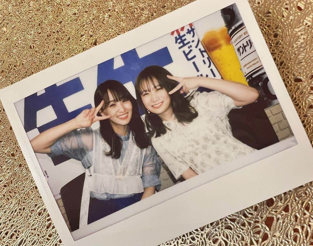 菅井友香のインスタグラム：「＃友香と真夏のサントリー生ビールで生生生配信  見てくださったみなさま ありがとうございました🍺  楽しんでいただけましたか？  真夏さんと久しぶりにゆっくりお話しできて、本当に楽しい時間でした！  沢山のコメントにも感謝です✨  今度は真夏さんに、私からご飯お誘いしちゃうぞー！  #今日も推しとがんばりき  #サントリー生ビール  #真夏さんとのチェキ宝物」