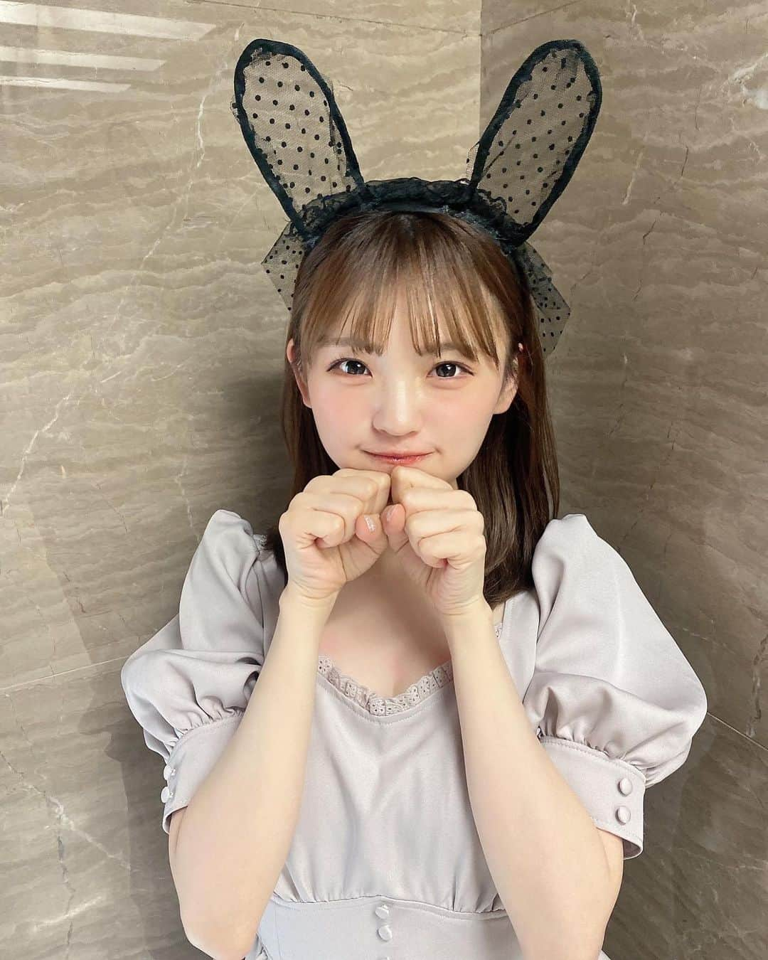 新澤菜央のインスタグラム：「コメントくれた人に懐きます🐰♡ ⠀ ⠀ ⠀ #オンラインお話し会 #eatme #イートミー #バニーガール #🐰」