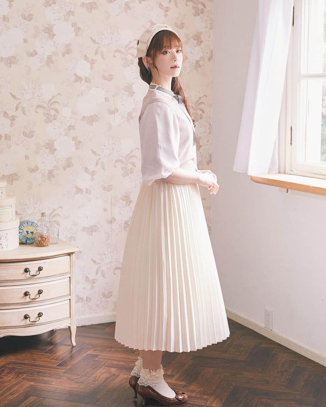 のインスタグラム：「˚✧₊⁎発売開始⁎⁺˳✧༚  ストライプクラブコラボ 発売開始いたしました💐  お色によっては完売商品がございます どれも今からの季節とても可愛くご着用いただけます♡ 是非ゲットしてくださいね♡  @stripeclub_clb   https://stcl.page.link/gg6t  サイズに迷う方は ページ中断にweb上でご試着いただける機能や インスタライブのアーカイブ等ご覧くださいませ♡  #stripeclub」