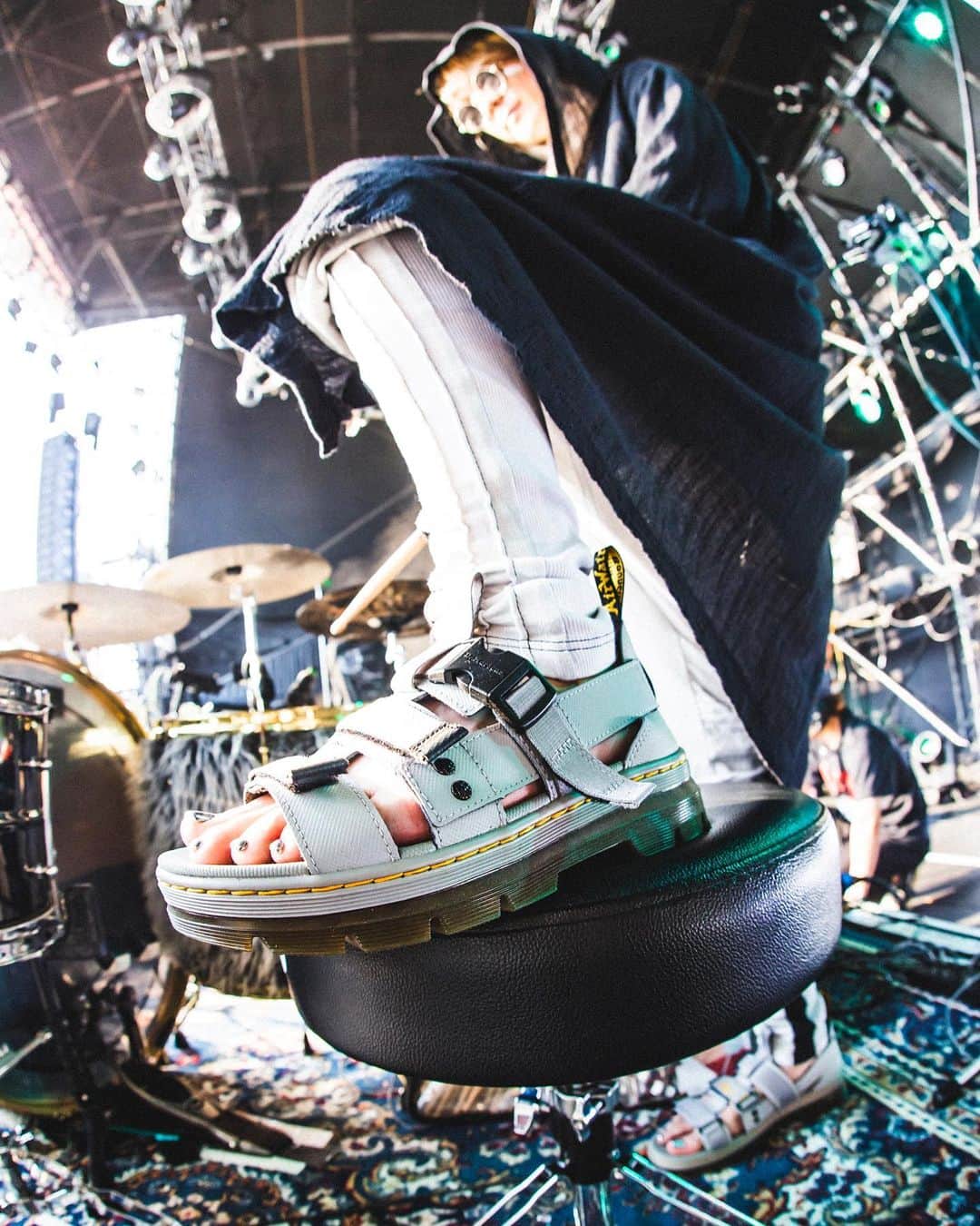 Tatsuya Amanoさんのインスタグラム写真 - (Tatsuya AmanoInstagram)「I feel summer vibes in japan🌴🔥🫠 ⁡ This sandals set my drumming to the next level🤘💥 Thank you  @drmartens_japan @drmartensofficial  ⁡ photo by @cazrowaoki   #drmartens #demobaza #nonenon #anotheryouth #Drums #DrumCam #sjcdrums #meinlcymbals #evansdrumheads #promarksticks #Roland #pearleliminatorredline #ZoomH8 #Lewitt #ドラム」6月28日 20時23分 - tatsucrossfaith