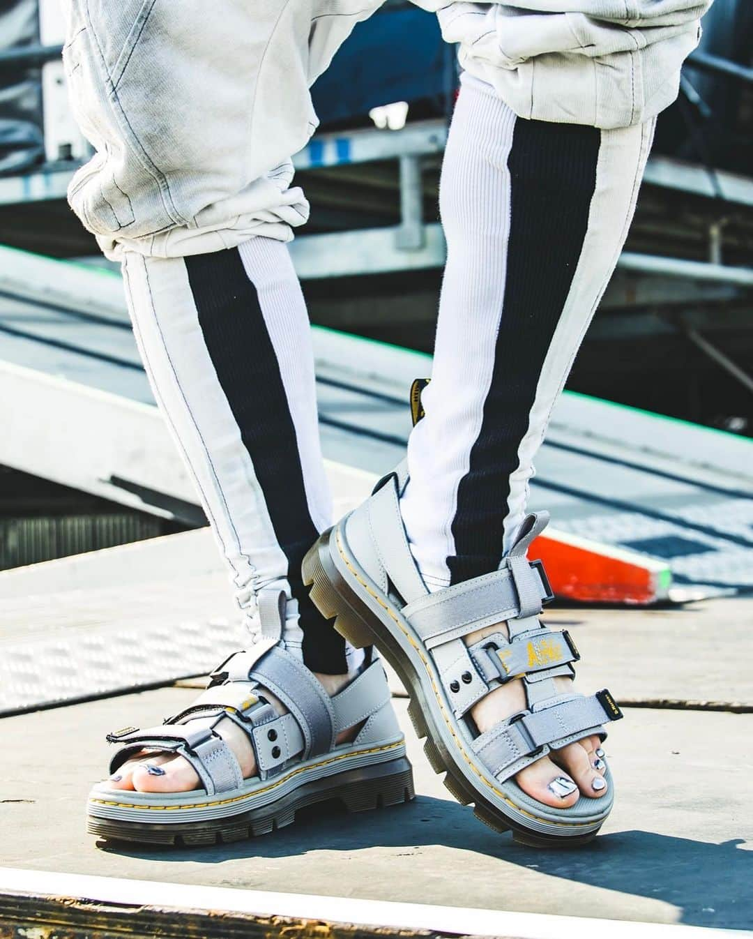 Tatsuya Amanoさんのインスタグラム写真 - (Tatsuya AmanoInstagram)「I feel summer vibes in japan🌴🔥🫠 ⁡ This sandals set my drumming to the next level🤘💥 Thank you  @drmartens_japan @drmartensofficial  ⁡ photo by @cazrowaoki   #drmartens #demobaza #nonenon #anotheryouth #Drums #DrumCam #sjcdrums #meinlcymbals #evansdrumheads #promarksticks #Roland #pearleliminatorredline #ZoomH8 #Lewitt #ドラム」6月28日 20時23分 - tatsucrossfaith