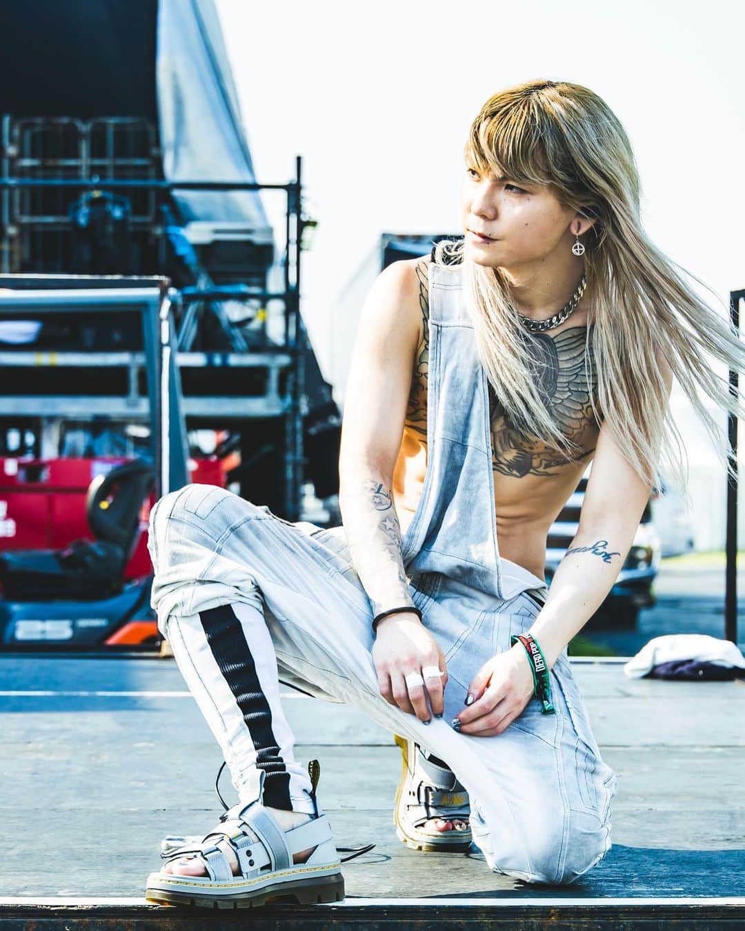 Tatsuya Amanoのインスタグラム：「I feel summer vibes in japan🌴🔥🫠 ⁡ This sandals set my drumming to the next level🤘💥 Thank you  @drmartens_japan @drmartensofficial  ⁡ photo by @cazrowaoki   #drmartens #demobaza #nonenon #anotheryouth #Drums #DrumCam #sjcdrums #meinlcymbals #evansdrumheads #promarksticks #Roland #pearleliminatorredline #ZoomH8 #Lewitt #ドラム」