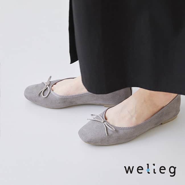 アウトレットシューズのインスタグラム：「FW23新カラー情報❣️ 【履いた瞬間ふわっとやわらか☁️大人な印象のスクエアトゥ】  やさしくフィット！毎日履きたいわたしの定番、『ふわカル』シリーズ！ 大人気のバレエシューズシリーズに今期も新色登場です✨  カジュアルにもキレイめにも合わせやすいスクウェアトゥ。 今シーズンはなんと追加カラー10色！ 差し色やチェック、素材感にこだわったものも取り揃えていますよ🥰  特におすすめはシボ感のあるエナメル素材をつかったライトグレーとブラウン！ ベーシックなカラーながら程よい艶っぽさがコーデを引き締めてくれます♥️  詳しくは画像をタップして商品をチェック✓  SIZE：21.5cm～26.5cm COLOR：全19色 ﹍﹍﹍﹍﹍﹍﹍﹍﹍﹍﹍﹍﹍﹍﹍﹍﹍﹍﹍﹍  ふわカル スクエアトゥ バレエシューズ ¥2,699(税込) 品番⁣：11075fw ﹍﹍﹍﹍﹍﹍﹍﹍﹍﹍﹍﹍﹍﹍﹍﹍﹍﹍﹍﹍  🔖 ¦ wellegを履いた日は #welleg つけて投稿🤍 掲載アイテムは画像をTAPして 商品タグからご覧いただけます⁣🛒𓈒𓏸 お問い合わせ等はDMに✉️ ᝰ✍️🏻もしくはプロフィールURLを✔︎ ⇢ @welleg_shoes  ＝＝＝＝＝＝＝＝＝＝＝＝＝＝＝＝＝＝ プレゼントキャンペーン開催中✨ ＼フォロー＆コメントで／ SS23新作サンダルをプレゼント🎁 2023年7月3日(月)まで！  詳しくは @welleg_shoesの プロフィールのリンク先をチェックして下さいね！ ＝＝＝＝＝＝＝＝＝＝＝＝＝＝＝＝＝＝  #welleg #ウェレッグ #ファッション #menue #メヌエ #ファッション #fashion #ootd #バレエシューズ #バレエシューズコーデ #秋コーデ #冬コーデ #小さいサイズ #大きいサイズ #プチプラ #プチプラファッション #プチプラシューズ #足元コーデ #足元くら部 #zozotown購入品 #大人カジュアル #ぺたんこ靴 #フラットシューズ #ふわカル #キャンペーン #キャンペーン実施中 #キャンペーン情報 #キャンペーン応募 #インスタキャンペーン #プレゼントキャンペーン #インスタグラムキャンペーン」