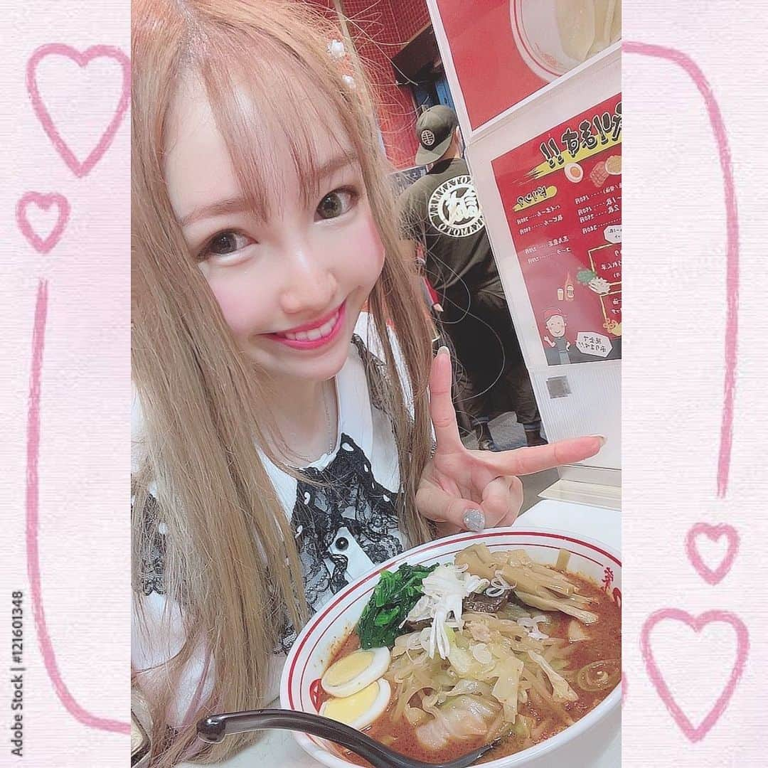 お茶の水うらんさんのインスタグラム写真 - (お茶の水うらんInstagram)「北極辛さ3倍を食べてきました( •̥ ᴗ •̥ )  最近辛さ感覚おかしくなって 3倍でも余裕になってしまった  次は5倍いきます💕  #蒙古タンメン中本 #北極3倍 #中本 #激辛 #激辛ラーメン  #激辛グルメ #noodle#御徒町 #okachimachi  #ueno #らーめん #らーめん大好き  #らーめん女子  #🍜」6月28日 20時26分 - uran_alcoholic