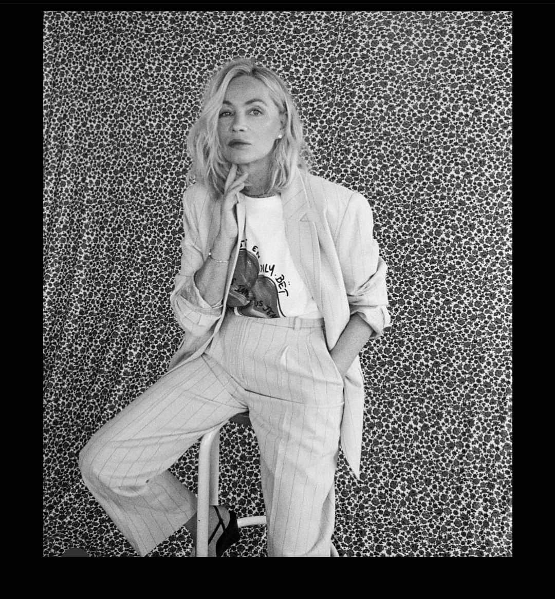 エマニュエル・ベアールのインスタグラム：「Fière d’être aux côtés de @rouje  @jeannedamas et @xulybetofficial  pour soutenir @lamaisondesfemmes93  pour La Défense des enfants et des femmes victimes de violence … la collection sort demain et tous les bénéfices iront à l’association @lamaisondesfemmes93. @rouje  and @xulybetofficial HAVE teamed up for à charity capsule .. all proceeds will be donated to @lamaisondesfemmes93 🙏🏻 photographie @jeannedamas #emmanuellebeart」