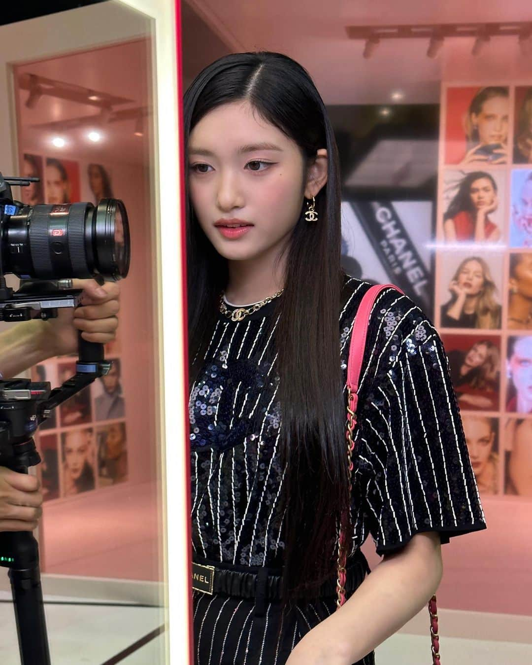 IVEさんのインスタグラム写真 - (IVEInstagram)「CHANEL✨🖤  #IVE #아이브 #アイヴ #LEESEO #이서 #イソ #CodesCouleur #샤넬코드컬러팝업 #샤넬메이크업 #샤넬뷰티 @CHANEL.BEAUTY.KOREA」6月28日 20時35分 - ivestarship