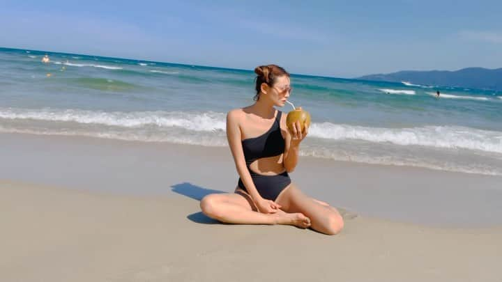 内田美麗（麗奈ゆう）のインスタグラム：「一人旅でベトナム🇻🇳ダナン🇻🇳 海最高です☺️☀️🌊⛱️🏖️  #ベトナム#ダナン#海外旅行#一人旅 #一人旅女子 #vietnam #việtnam #đànẵng」