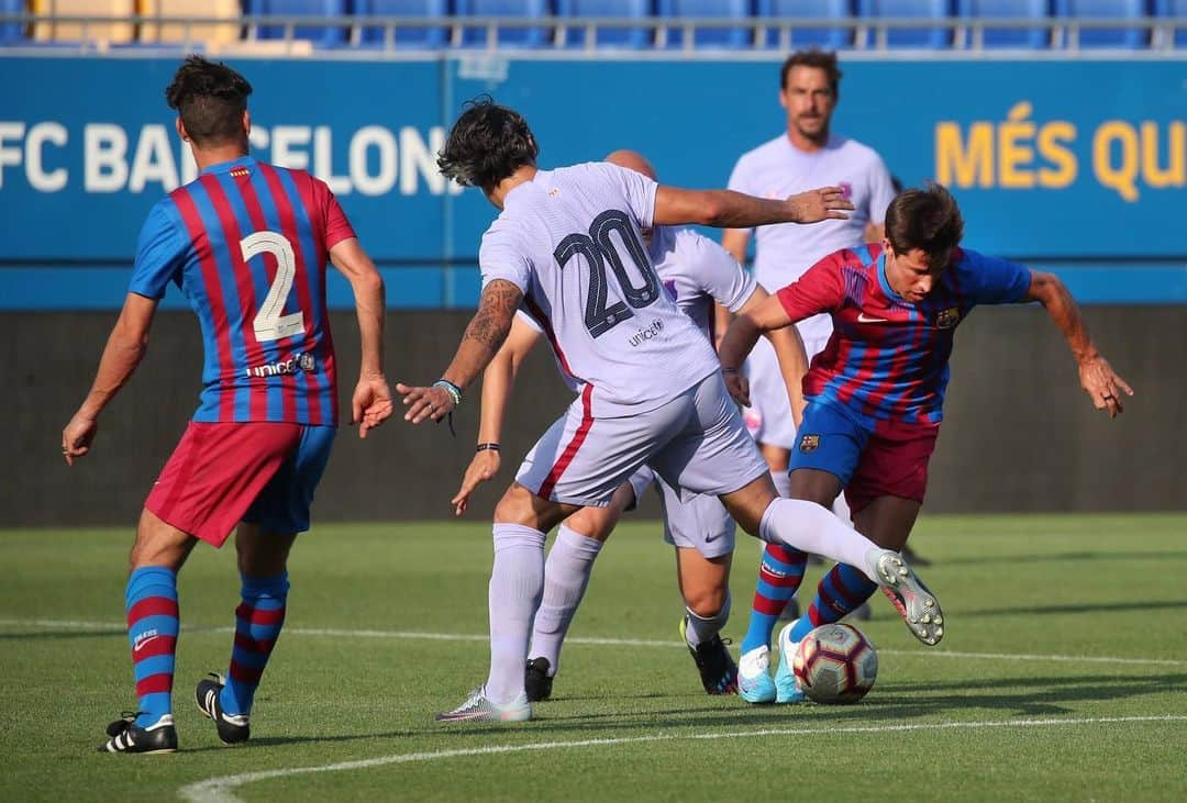 ボージャン・クルキッチさんのインスタグラム写真 - (ボージャン・クルキッチInstagram)「Dilluns ens vam tornar a vestir de curt amb els @fcbjugadors 🙌🏻 Una bona tarda de futbol i amics al Johan Cruyff! 🔵🔴⚽  El lunes nos volvimos a vestir de corto con los @fcbjugadors 🙌🏻 ¡Una buena tarde de fútbol y amigos en el Johan Cruyff! 🔵🔴⚽」6月28日 20時50分 - bokrkic