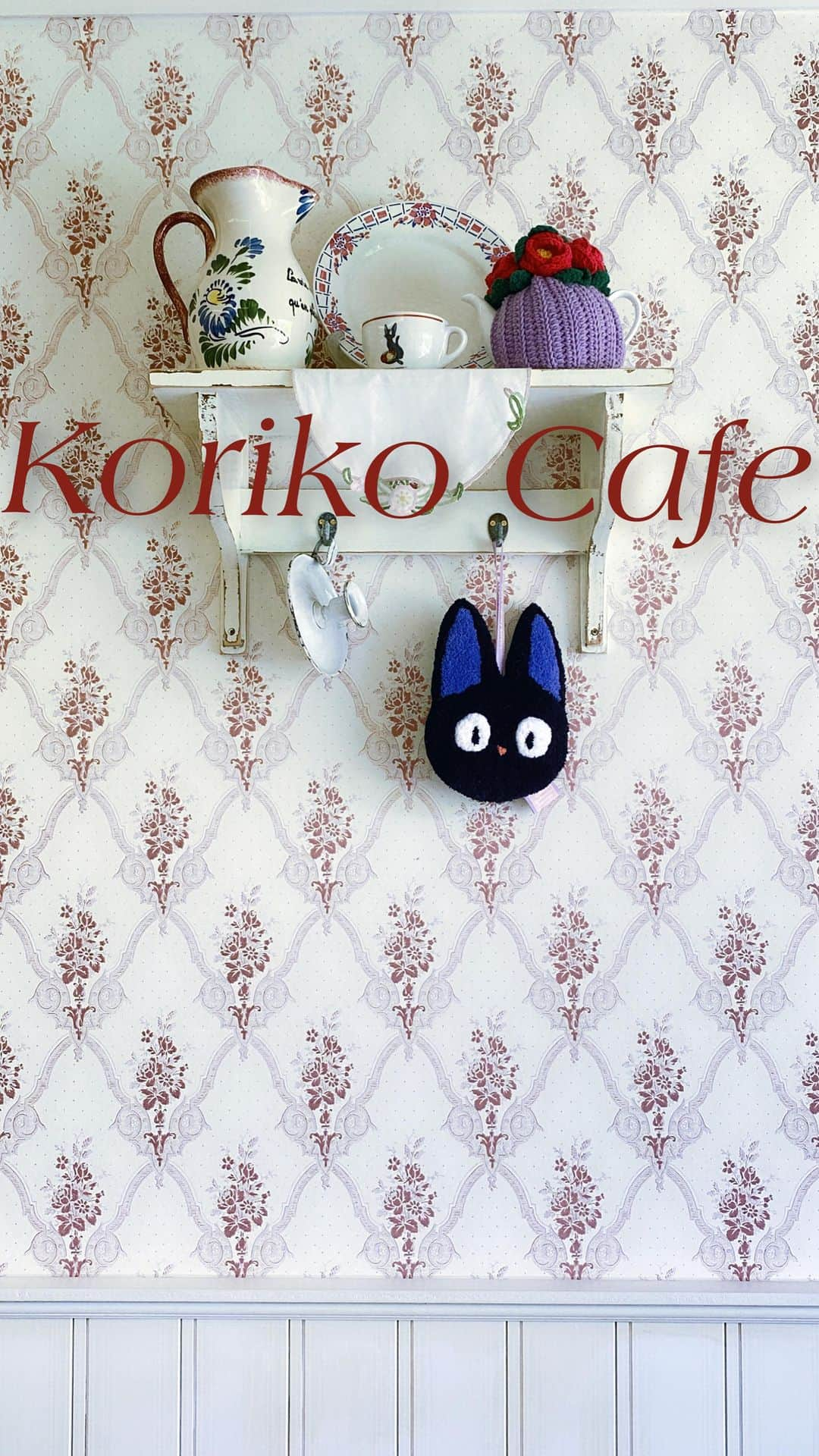 まこのインスタグラム：「＼韓国おすすめカフェ／  Koriko Cafe 🏠🐈‍⬛ 📍延南洞  ジブリの「魔女の宅急便」をテーマにしたカフェで、 店内はキキとジジで溢れてる夢のような空間🍞 メニューも可愛いし、 内装も温かみがあって素敵でジブリ好きにはたまらないです、、 ジブリグッズを販売していてショッピングも出来ちゃいます🕊‪  是非行ってみてください〜！  YouTubeチャンネル「まこち」にて 詳しく動画撮っております🙆‍♀️  #ジブリカフェ #ジブリ #韓国 #韓国旅行 #骨格ナチュラル #vlog #延南洞 #韓国カフェ」