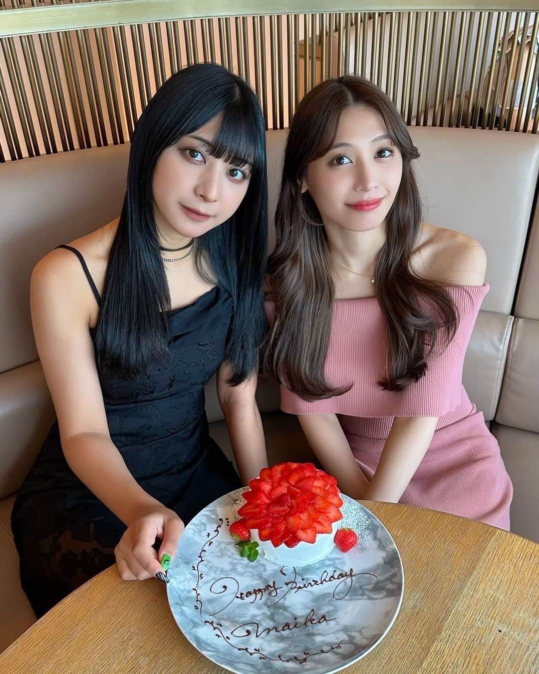 椚ありさのインスタグラム：「⠀ お姉ちゃんのお祝い🥂🤍 時間経つのがあっという間だ🥲」