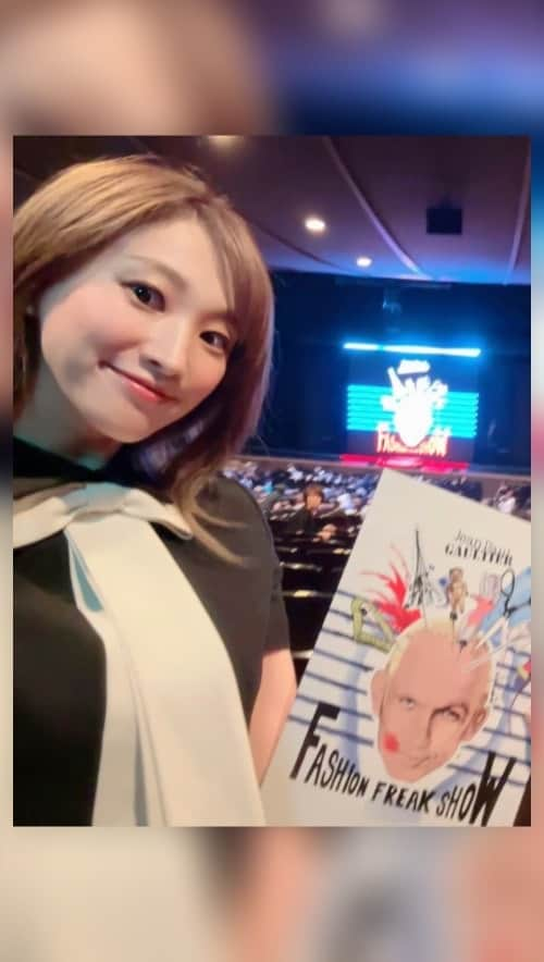 愛風ゆめのインスタグラム：「投稿し忘れてる🥺🪄　 「 Jean Paul GAULTIER  FASHION FREAKSHOW」 show好きぃ🤤Las Vegasを思い出した☁️ 客席のみなさんも、ほんとお洒落で華やか🥻❤️‍🔥 劇場全てが芸術になってた🎨🎭  誰か〜👐観に行った人==🟢語りましょう😎 🧪👠🧸𝓪𝓿𝓪𝓷𝓽 𝓰𝓪𝓻𝓭𝓮❤️‍🩹  @jeanpaulgaultier @jpg_ffs_jp jp #ジャンポールゴルチエファッションフリークショー #jeanpaulgaultierfashionfreakshow  #eanpaulgaultier #ジャンポールゴルチエ #fashionfreakshow#ファッションフリークショー」