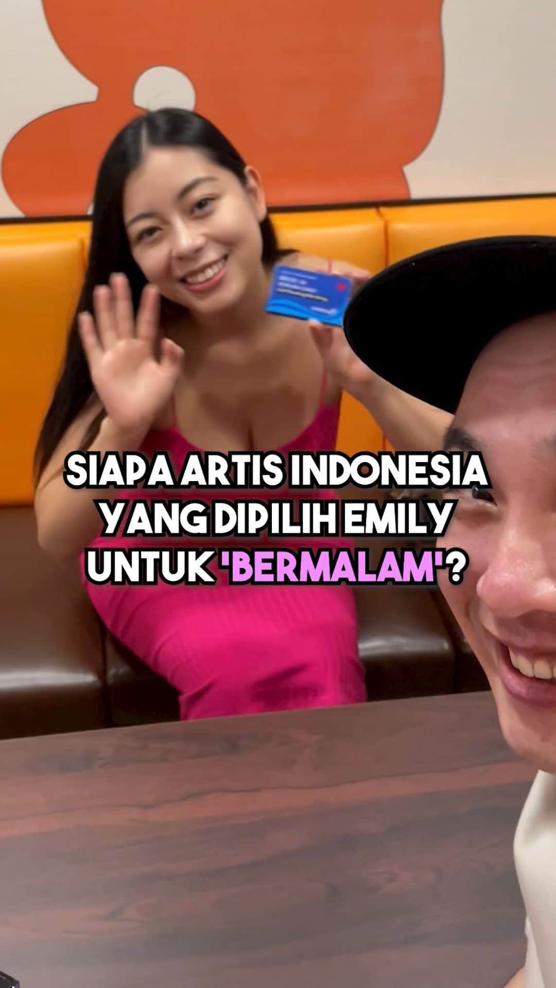 濵田大輔のインスタグラム：「Siapa artis pria Indonesia yang Emily pilih untuk w*kw*k??!! #emily #daisukebotak」
