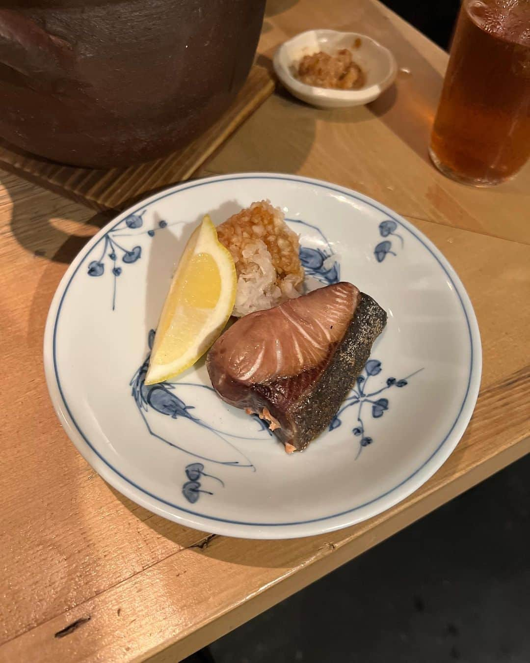 endoyukako さんのインスタグラム写真 - (endoyukako Instagram)「美味しすぎて今月2回行った笑 渋谷 @igorcosy.shibuya  . . このまえリールにも載せて "絶対リピする"と書いたのですが 有言実行✌️笑 2回目訪問してきました。 お野菜からお魚まで炭火料理がいただける おしゃれな居酒屋さん  #igorcosy  神泉と渋谷本店の2店舗があって 今回は  #igorcosy渋谷本店 へ🦐 もーーーー！ 何を食べてもめちゃくちゃ美味しくて🥲🩷 最近行ったご飯屋さんの中で 1番のヒットだったかもしれません。 とっってもおいしかった、、 野菜も海鮮も大好きだから 素材のお味を生かしたメニューが豊富で ヤングコーンの丸焼きもヒゲまでいただけて すっごく美味しかった！！ しかもこの時はおかわりもした。笑 お酒は焼酎推しで、様々種類があるので 和食loverさんには激推しです。 絶対また行く。 カウンターメインなので 気心知れた方との飲み会やデートには最適！ あと予約必須です。 結構食べて飲んで2人で1.5万円くらい！ . .   #ゆかフェ渋谷  ↑渋谷のおすすめこちらにまとめてます . .  ============ 𝗉𝗅𝖾𝖺𝗌𝖾 𝖿𝗈𝗅𝗅𝗈𝗐 𝗆𝖾 @123kirin  お酒・おでかけ情報中心に 毎日22時頃更新してます♥ ============  .  .  #居酒屋巡り #東京居酒屋#渋谷カフェ#渋谷カフェ巡り #渋谷居酒屋  #渋谷カフェ部#居酒屋巡り#渋谷ディナー #渋谷グルメ #渋谷ランチ #渋谷飲み  #渋谷食べ歩き #渋谷デート #おしゃれ居酒屋  #渋谷飲み  #お酒好き女子  #渋谷ごはん  #渋谷バー  #渋谷和食  #お酒好き女子  #お酒好きな人と繋がりたい  #酒好き女子  #おひとりさま女子  #ネオ酒場#居酒屋グルメ #イゴールコージー渋谷本店」6月28日 21時14分 - 123kirin