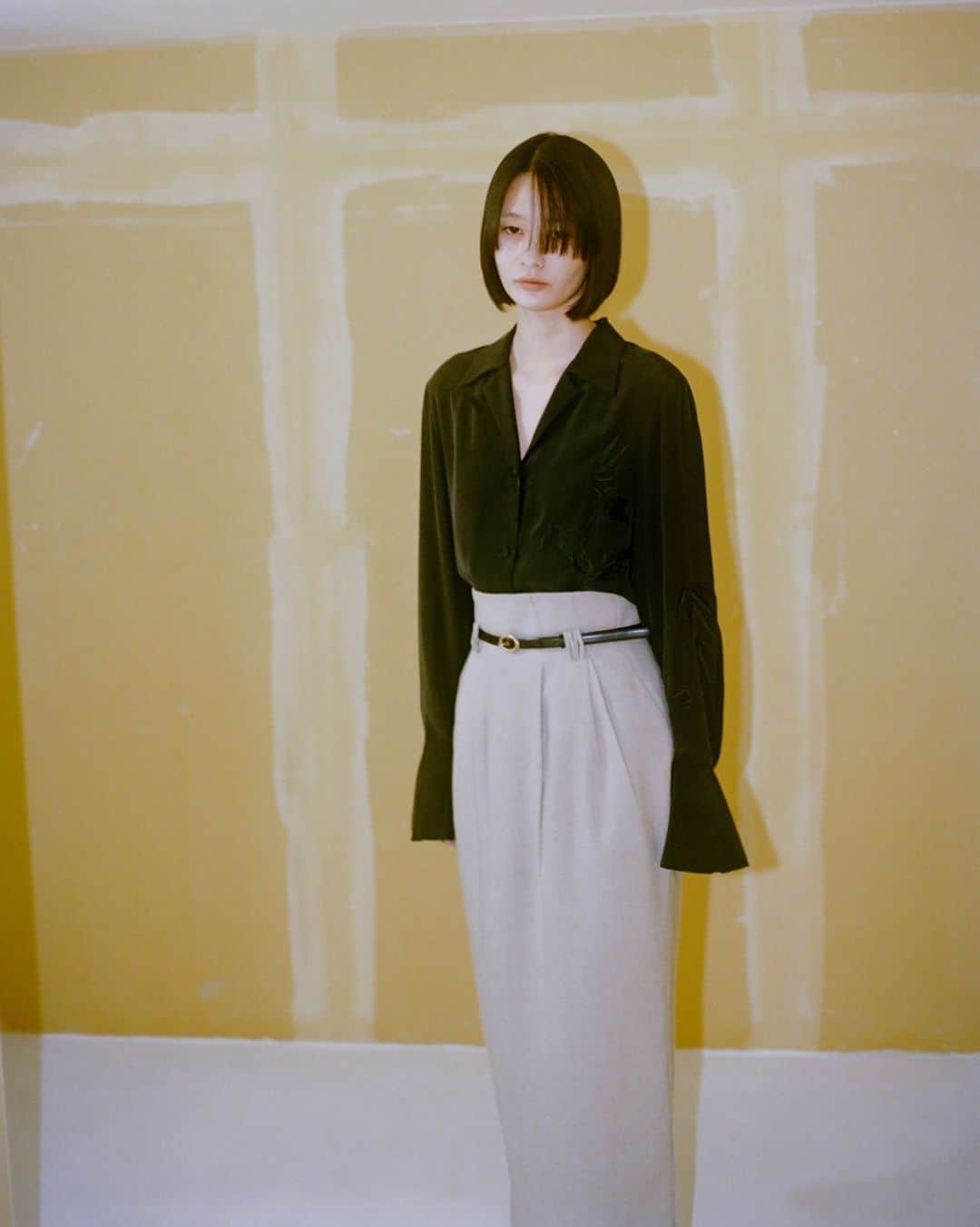 黒河内真衣子のインスタグラム：「23 Pre Fall  Photographer @yuichironoda  Stylist @yurikoe  Hair @kiyokoodo  Makeup @tomohiro_makeup  Model @knrnt  Location #mamekurogouchiaoyama during the construction   #mamekurogouchi  #23pf」