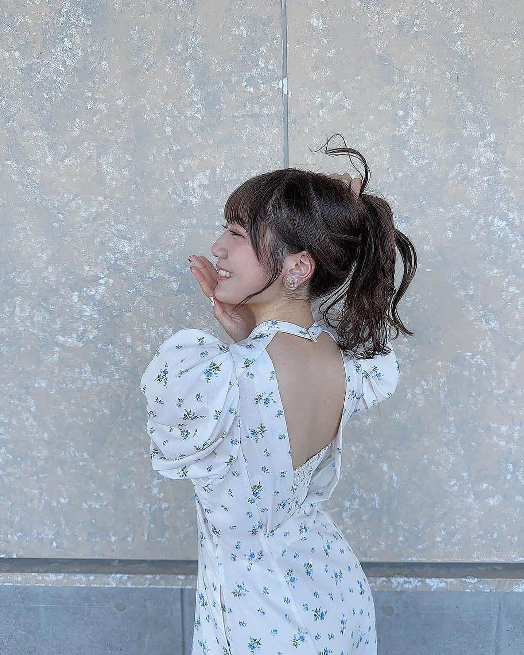 のインスタグラム：「♡  先日のオフラインのときのお洋服  背中がざっくり開いてるのが かわいすぎる〜〜🫶🏻」