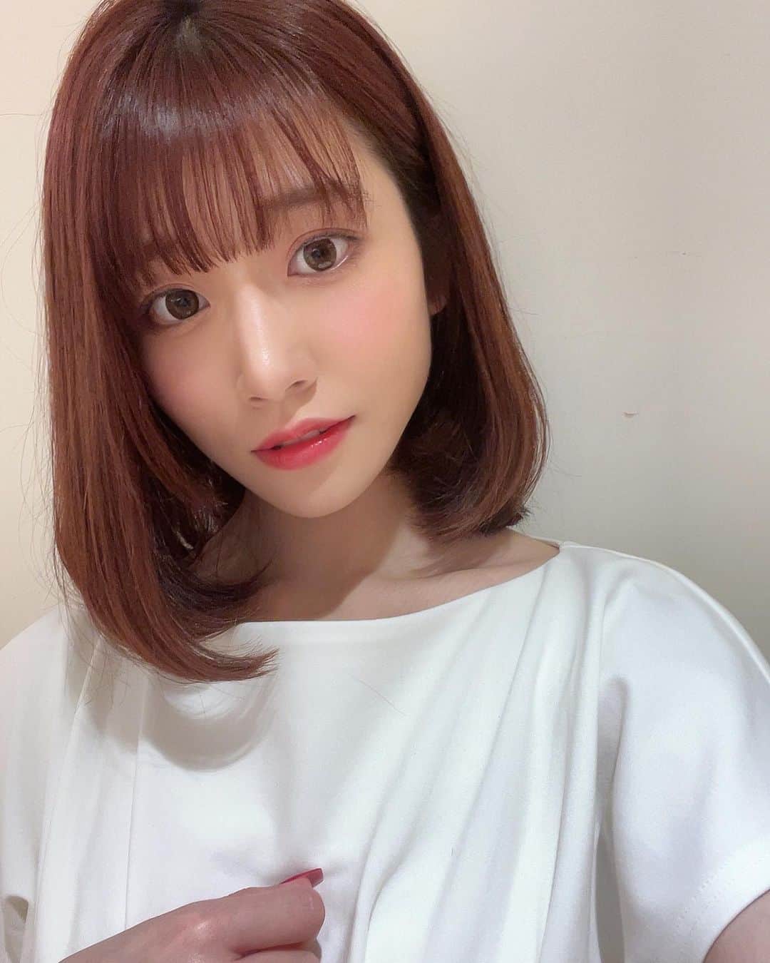 河北彩花のインスタグラム：「⁡ ⁡ 髪バッサリ切っちゃいました💗 ⁡20センチくらい切りました💇‍♀️ ⁡ どうかな？？ 似合ってるかな？？🙏🏻💭 ⁡ ⁡ ⁡ 私はとーっても大満足です🤍🤍  #newhair #ミディアムボブ」