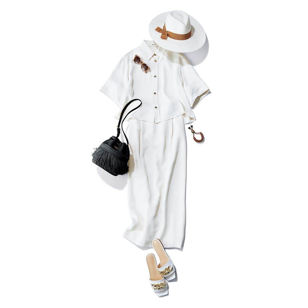 eclat.magazineさんのインスタグラム写真 - (eclat.magazineInstagram)「[50代の毎日コーデ]  明度が高く切れ味のいい白色に、ハンサムなシャツとIラインスカートのすっきりしたシルエットがスマートな印象。ただ、オールホワイトで色の要素を絞ったために服の素材が際立ち、流れるようなとろみのある質感が夏の気候にぴったりなリラクシーなムードも醸す。  シャツ¥16,940・スカート¥17,930／ネイヴ(リネイヴ)　帽子¥48,400／ヘレンカミンスキー ギンザシックス店(ヘレンカミンスキー)　サングラス¥20,900／ロンハーマン　ブレスレット¥25,300・バッグ¥148,500／J&M デヴィッドソン カスタマ ーセンター(J&M デヴィッドソン)　靴¥40,700／エストネーション  #毎日コーデ #50代コーデ #50代ファッション #アラフィーコーデ #アラフィーファッション #Jマダムのおしゃれ #エクラ #eclat #夏コーデ #夏ファッション #renave #helenkaminski #jmdavidson #estnation #ronherman」6月28日 21時12分 - eclat.magazine