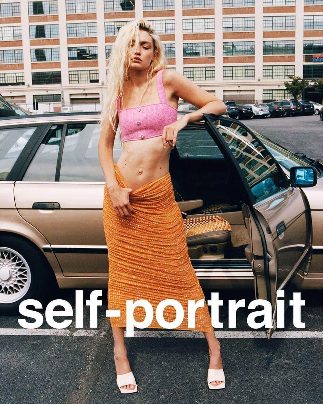 ジジ・ハディッドのインスタグラム：「@mrselfportrait ss23 now avail 💎 @tyronelebon @alex_jordan_harrington @akkishirakawa @tuddynana @_heyfrosty_ @rebeccamartinez」