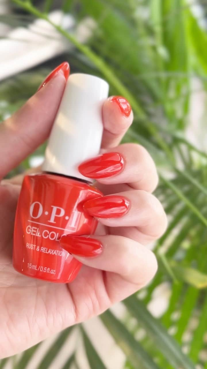 山名未紗のインスタグラム：「／ 夏にオススメ🏝 OPI カラーのご紹介 @opi_japan  @opi_professional_japan  ＼  NL F006 rust and relaxation 心も体もフルチャージする エネルギッシュなラスティーレッド🌞  ポップで可愛い♪ 真っ赤よりも弾けた元気な印象に！  #ジェルカラーbyopi  #インフィニットシャイン #ネイルラッカー ともに同じカラーがあるのも嬉しい💅🏻  #OPIネイル #OPIブランドクリエーター #opiプロスパ #ポリッシュ #マニキュア #セルフネイル」