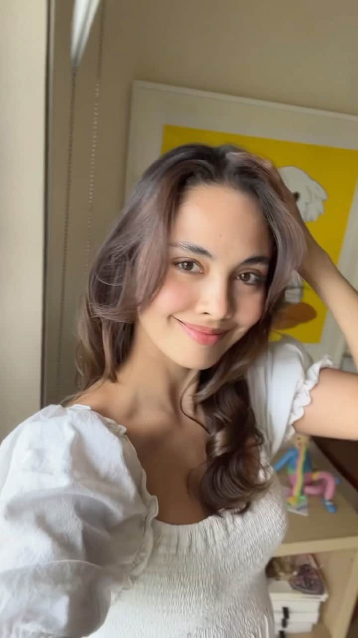 のインスタグラム：「Great hair starts from your shampoo 💁🏻‍♀️ Always check the labels to see if your shampoo is being real with you and get the hair you deserve and want ✨ With Herbal Essences, you’ll get 100% certified real plant essences shampoo and conditioner that can give your hair 2x the nourishment it needs with regular use so you can #FeelWhatsReal. @herbalessencesph #Ad #Sponsored」