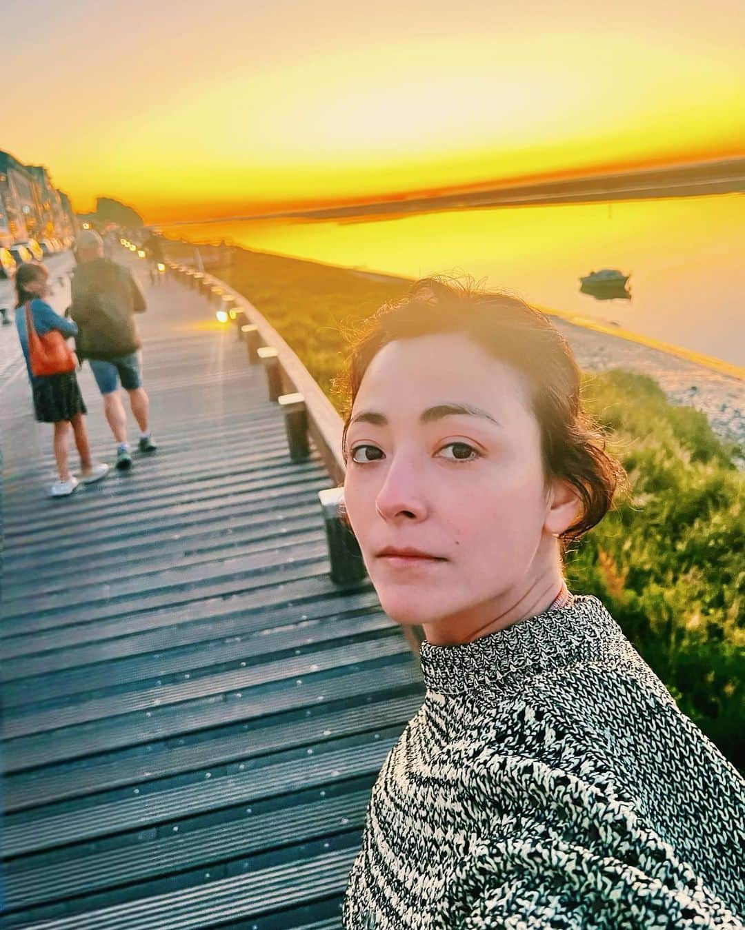 美波さんのインスタグラム写真 - (美波Instagram)「夕日と私。🌅」6月28日 21時19分 - minamimanim
