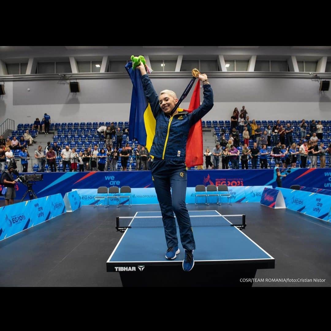 ベルナデッテ・スッチさんのインスタグラム写真 - (ベルナデッテ・スッチInstagram)「Another Dream come True 🥇, never doubt the power of your own potential, is limitless !  Finally,  I managed to climb onto the highest step at the European Games. To say that I’m happy and fulfilled would be an understatement!   Firstly, I would like to thank my coach @ionutseni and also to my club @csa.steaua.bucuresti for their patience, time, efforts , support and for always believing in me! They are continuously giving me the right tools to achieve great performances and I know this won’t stop here 😉 Thank you to my family, especially to my brother @szocs.hunor who’s been here with me and shared the emotions of this gold medal.  Without them I would not have won this medal 🥇 , so yeeeeeesssssss this victory is theirs as much as is mine !  Thanks a lot for the support @frtenisdemasa @olympicromania @agentianationalapentrusport @tibhar_crew !!!! Last but not least thank you to everyone who unconditionally has been supporting me day in day out , through my lows and through my highs for so many years .  But “there is always room for better” so now I know there is more to come😜 I love you all 🫶🏻 #europeangames2023 #goldmedal #europeanchampion #happy #dreamscometrue #nevergiveup #positive #proud #happymoments #🏅 #🏆 #csasteauabucurești」6月28日 21時25分 - szocsbernadettecynthia