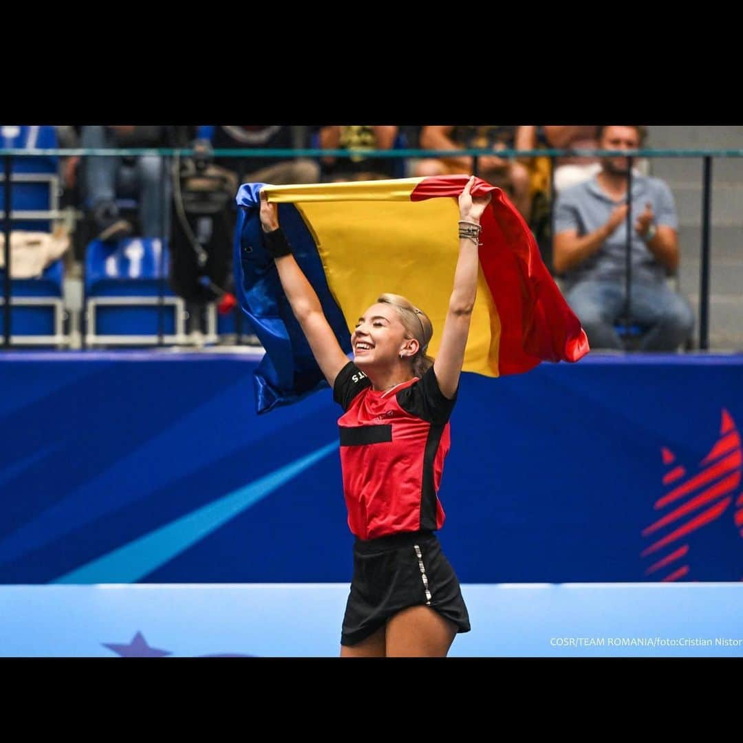 ベルナデッテ・スッチのインスタグラム：「Another Dream come True 🥇, never doubt the power of your own potential, is limitless !  Finally,  I managed to climb onto the highest step at the European Games. To say that I’m happy and fulfilled would be an understatement!   Firstly, I would like to thank my coach @ionutseni and also to my club @csa.steaua.bucuresti for their patience, time, efforts , support and for always believing in me! They are continuously giving me the right tools to achieve great performances and I know this won’t stop here 😉 Thank you to my family, especially to my brother @szocs.hunor who’s been here with me and shared the emotions of this gold medal.  Without them I would not have won this medal 🥇 , so yeeeeeesssssss this victory is theirs as much as is mine !  Thanks a lot for the support @frtenisdemasa @olympicromania @agentianationalapentrusport @tibhar_crew !!!! Last but not least thank you to everyone who unconditionally has been supporting me day in day out , through my lows and through my highs for so many years .  But “there is always room for better” so now I know there is more to come😜 I love you all 🫶🏻 #europeangames2023 #goldmedal #europeanchampion #happy #dreamscometrue #nevergiveup #positive #proud #happymoments #🏅 #🏆 #csasteauabucurești」