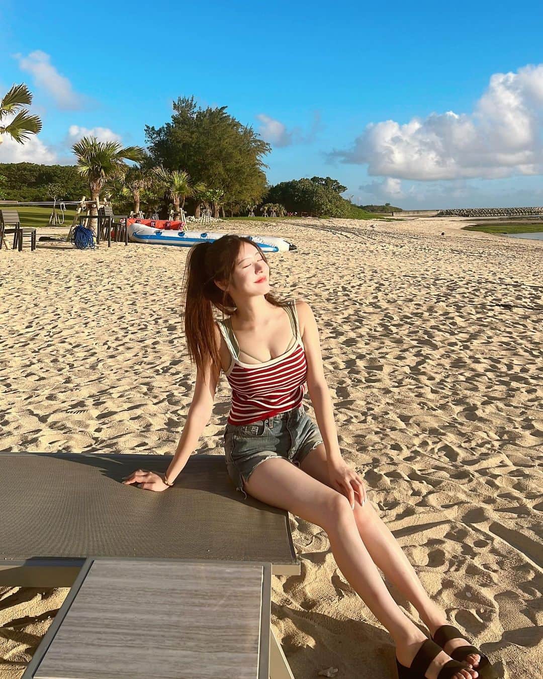 加藤美南のインスタグラム：「1日だけ沖縄も行った楽しくてあっという間過ぎたけど🏝️🐬🩵  #沖縄 #沖縄旅行 #okinawa #sea」