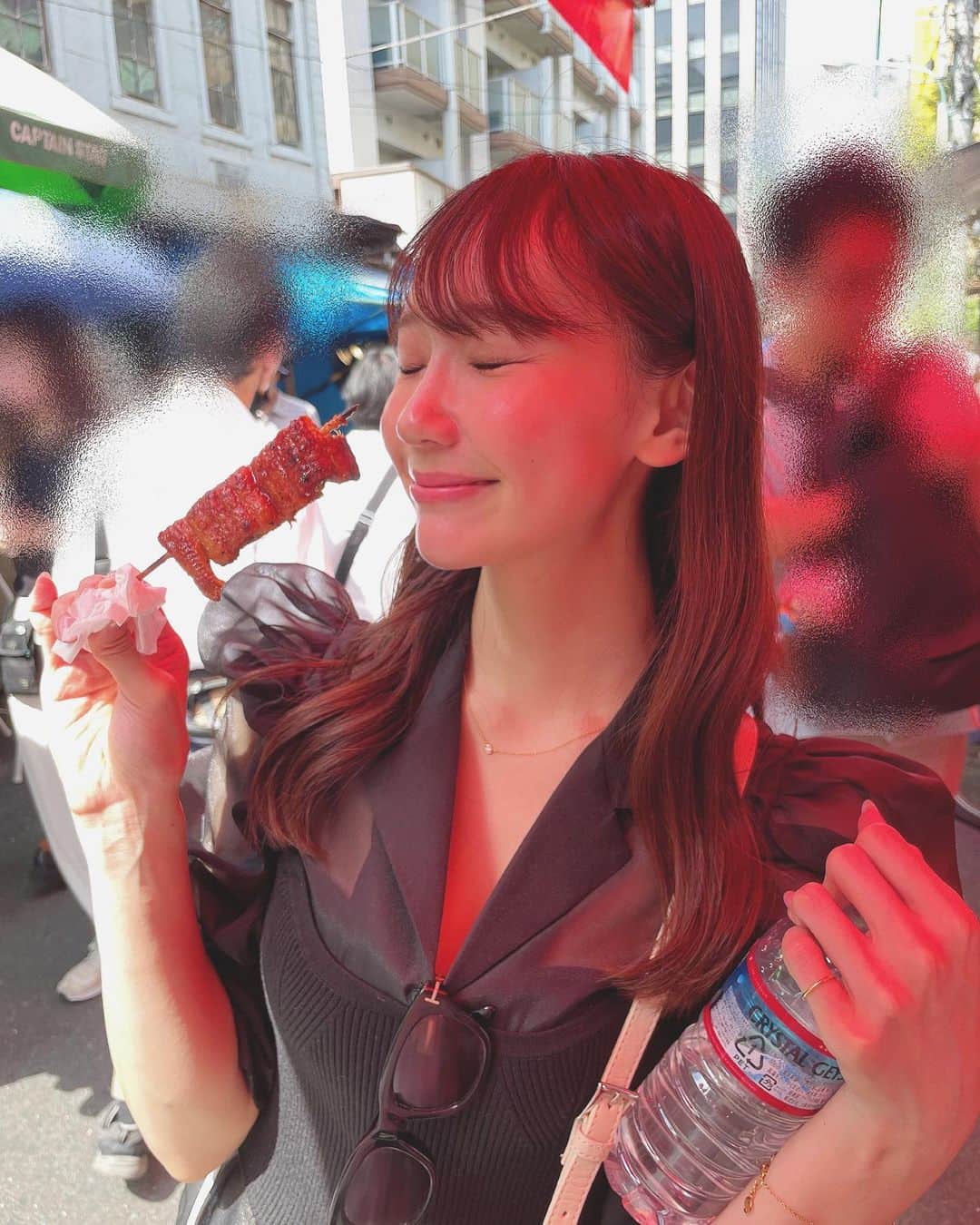 大段舞依のインスタグラム：「⁡ ⁡ ⁡ うなぎとかき🦪 (エビちゃんには出会えなかった（ ; ; ）) ⁡ ⁡ #築地 #築地食べ歩き #築地場外市場 #斉藤水産 #うなぎ食堂 #うなぎ串 ⁡」