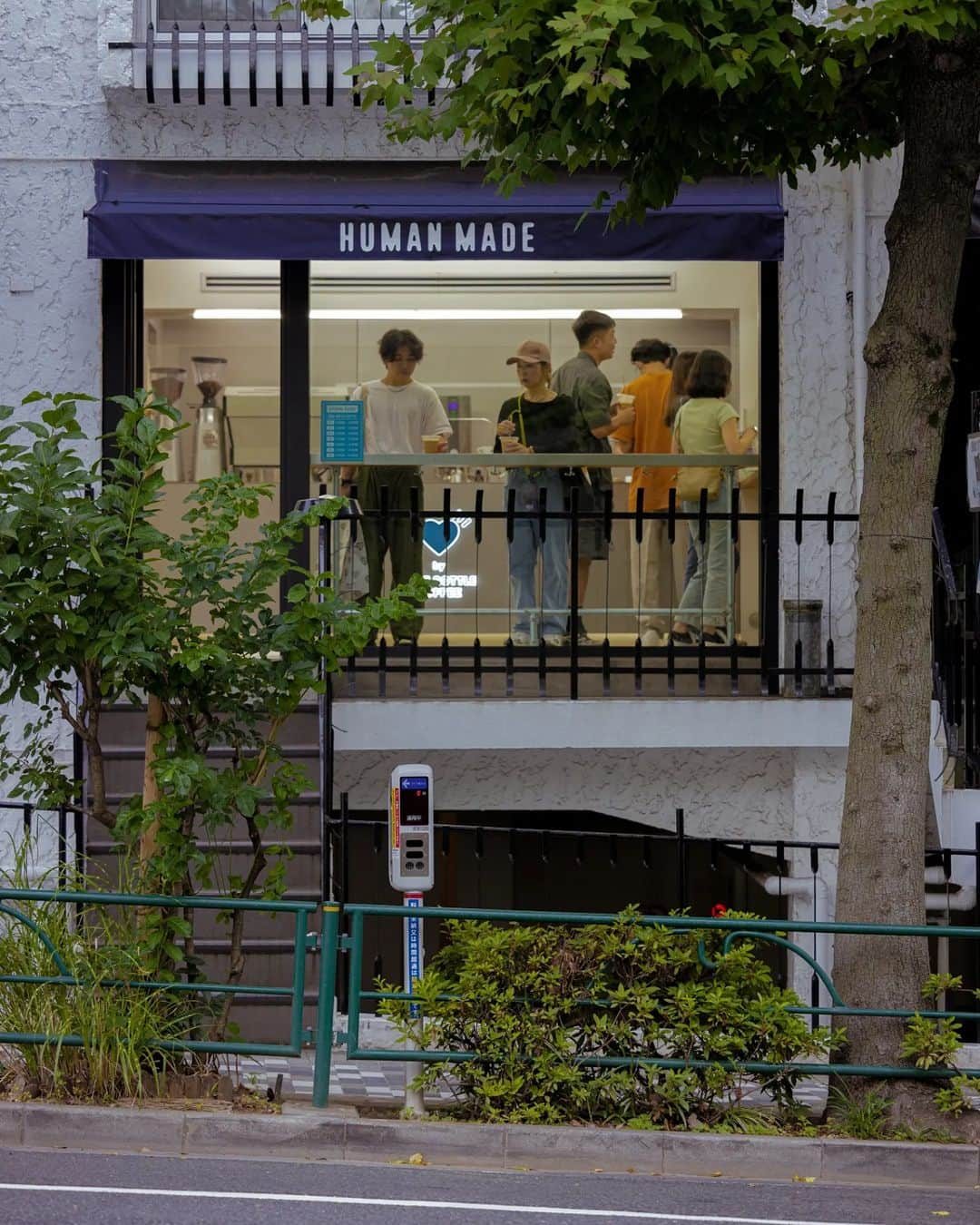 석민규さんのインスタグラム写真 - (석민규Instagram)「Humanmade & Blue Bottle Jingumae  #쇼핑몰#룩북#개인화보 #프로필촬영 #필름 #Film#스냅 #개인스냅#아메카지#시티보이 #화보#쇼핑몰촬영#화보촬영#フィルム#ヴィンテージ#フィルム写真#アメカジ」6月28日 21時47分 - dockgodie