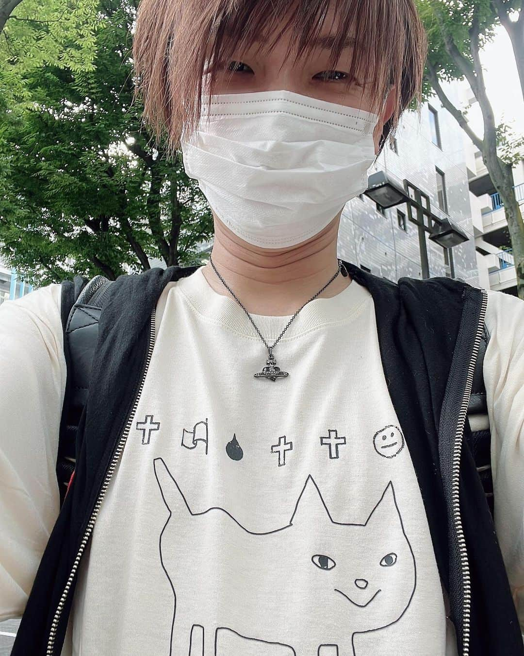 ひらのっちさんのインスタグラム写真 - (ひらのっちInstagram)「横浜アリーナで初米津さん！ねこちゃんTシャツ可愛いー😍お花、ゲーム・アニメ関連つよすぎ‼️KICKBACKカッコよかったー✨FF16曲、今まさにやってるから嬉しかったー😊 #米津玄師 #米津玄師ライブ #米津玄師2023tour空想 #米津玄師さん好きな人と繋がりたい #米津 #FF16」6月28日 21時57分 - hiranocchi