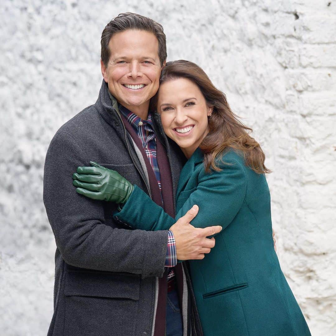 レイシー・シャベールのインスタグラム：「A dream come true! I’m so thrilled to be reuniting with one of my dearest friends @iamscottwolf for a very special @hallmarkchannel #CountdownToChristmas movie!  We are having so much fun filming #AMerryScottishChristmas and can’t wait to share it with you this holiday season! 🎄❤️🎄❤️」