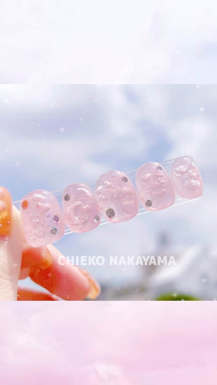 なかやまちえこのインスタグラム：「星とハートのバブルネイル🫧⠀ ⠀ 解説は　#youtube にあります！⠀ 【スタンプみたいに押すだけ】ハートと星のバブルネイル🫧⠀ https://youtu.be/Mi4TLQHRWXM⠀ ⠀ #nail #nails #nailart #ネイル #美甲 #ネイルアート  #japanesenailart #manucure #japanesenails #manicurist #gelnails #أظافر #네일아트 #미용  #เพ้นท์เล็บ #artedeuñas #เพ้นท์เล็บเจล #ジェルネイルデザイン #ネイルデザイン #nagelkunst #バブルネイル #泡ネイル #bubblenails @aby_sharenail」
